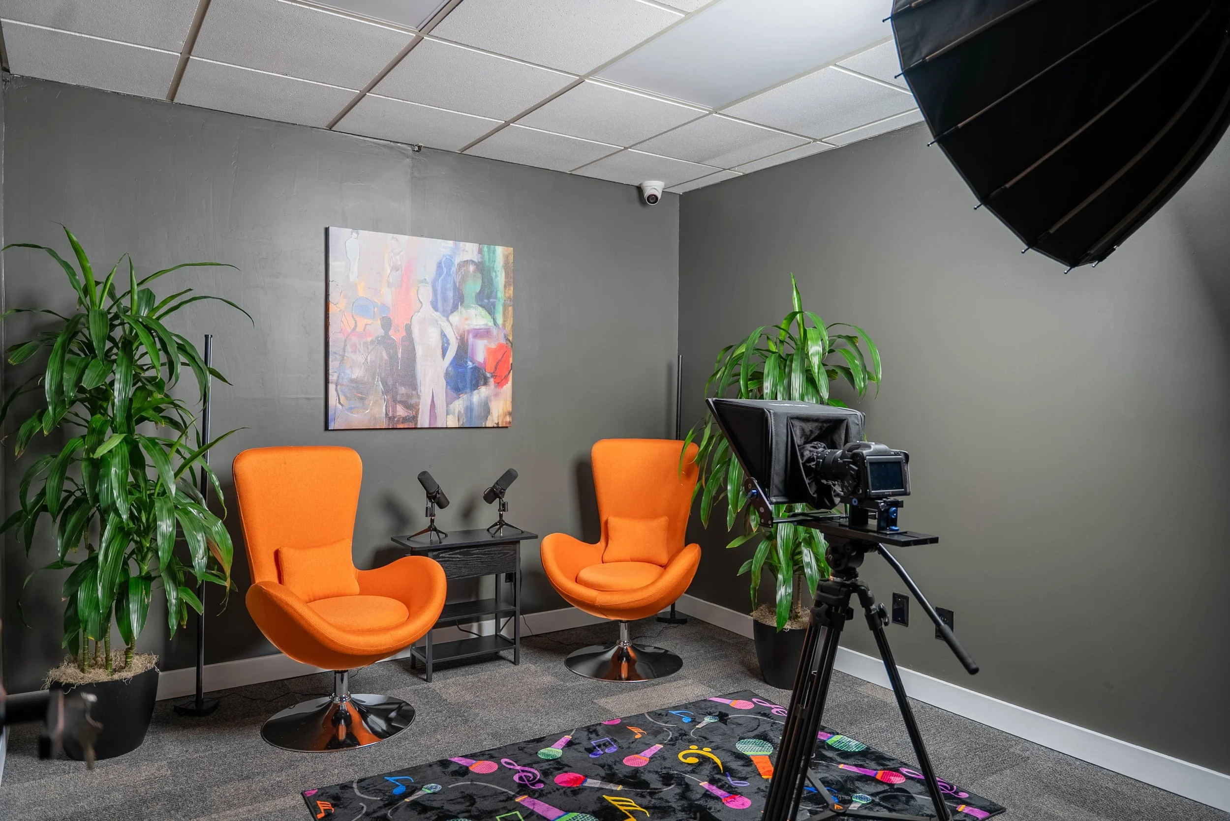 Podcast Studio C for 2 on 2 interviews