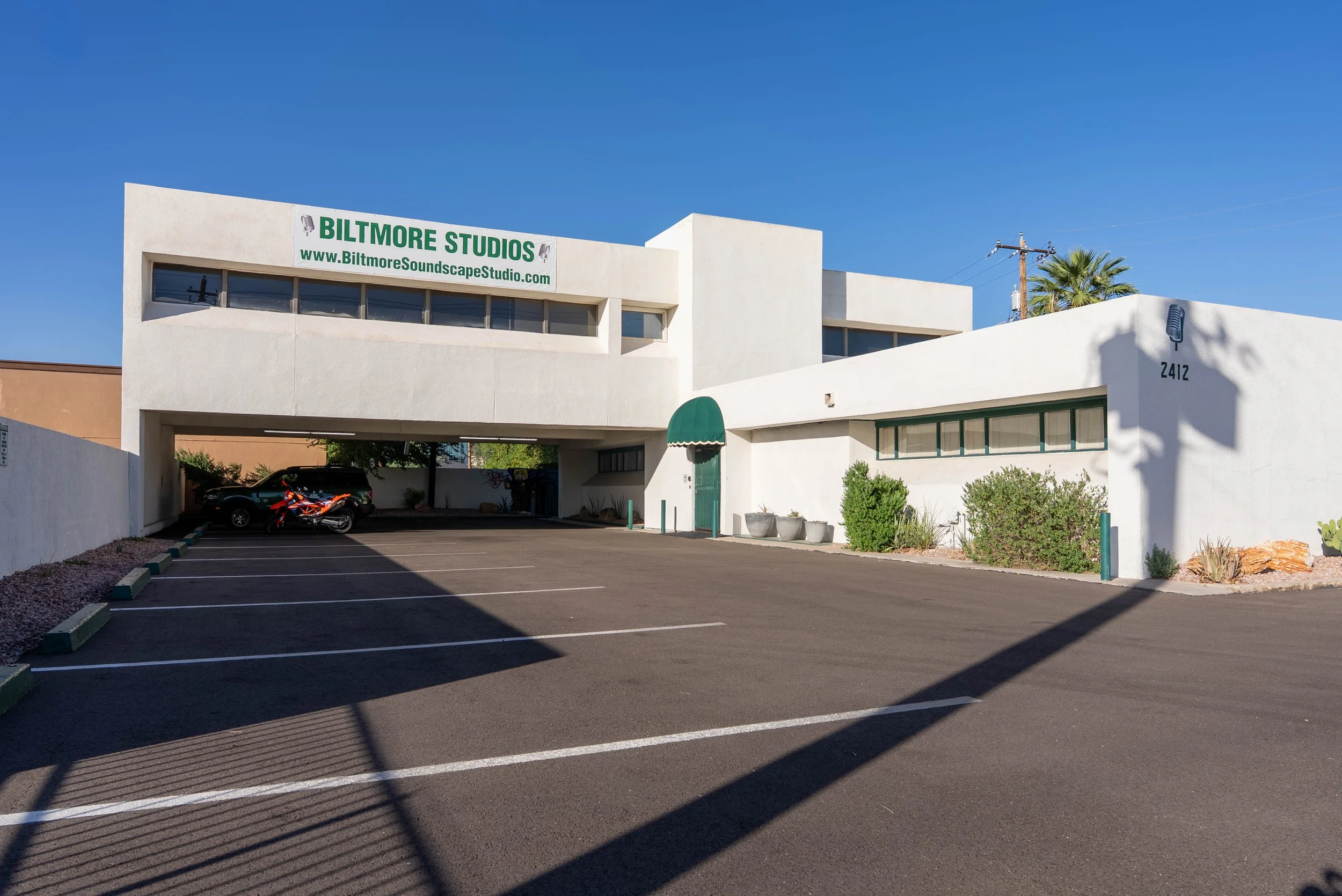 How Business Owners Are Using Podcasts to Build Authority &amp; Generate Leads