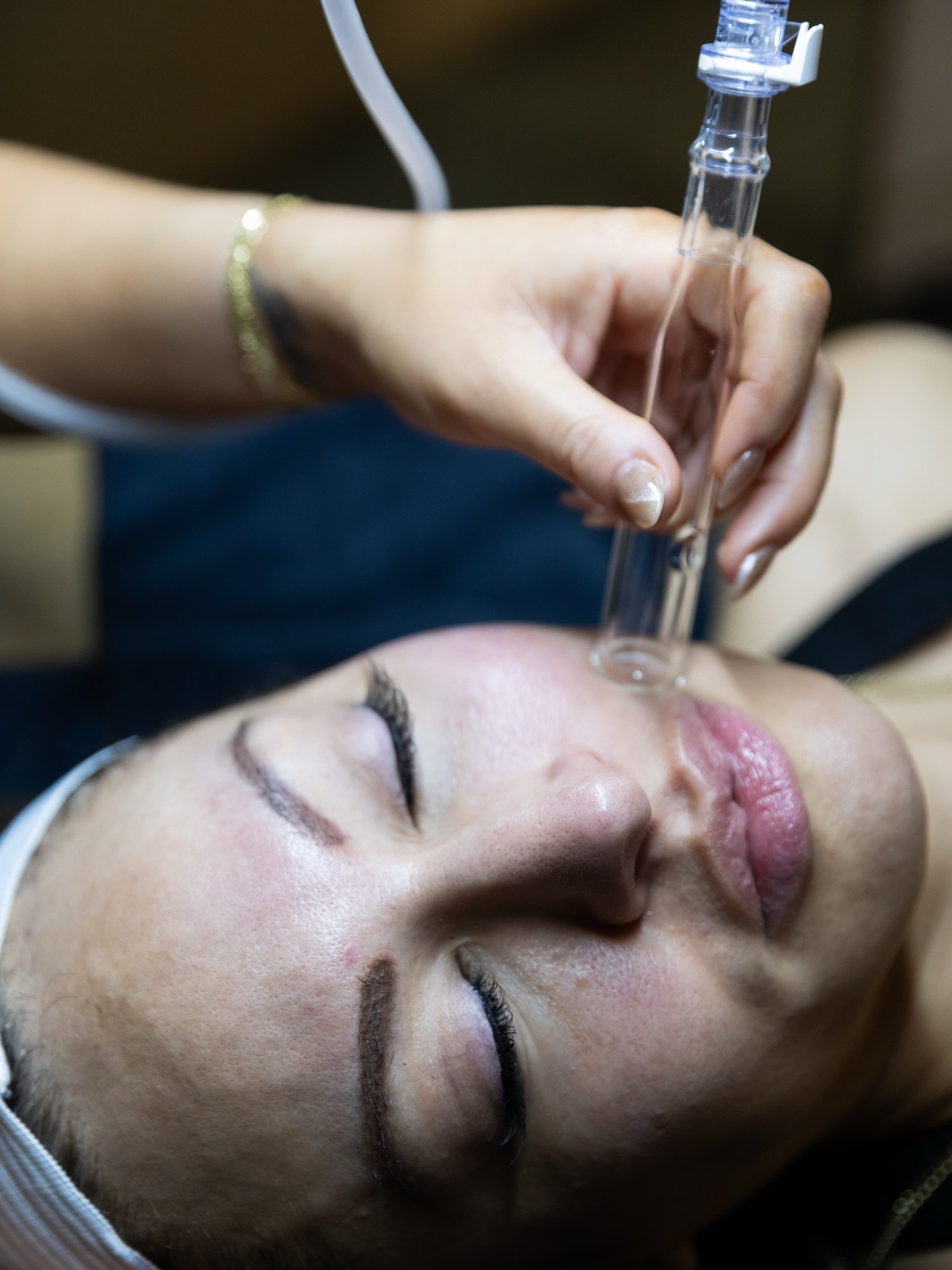 &bull;Lymphatic Drainage&bull;

✔️Reduces puffiness
✔️Moves fluid
✔️Boosts circulation
✔️Leaves you sculpted &amp; refreshed

#glowhousestudio #lymphatic #hydrafaci̇al #bayarea #skingoals