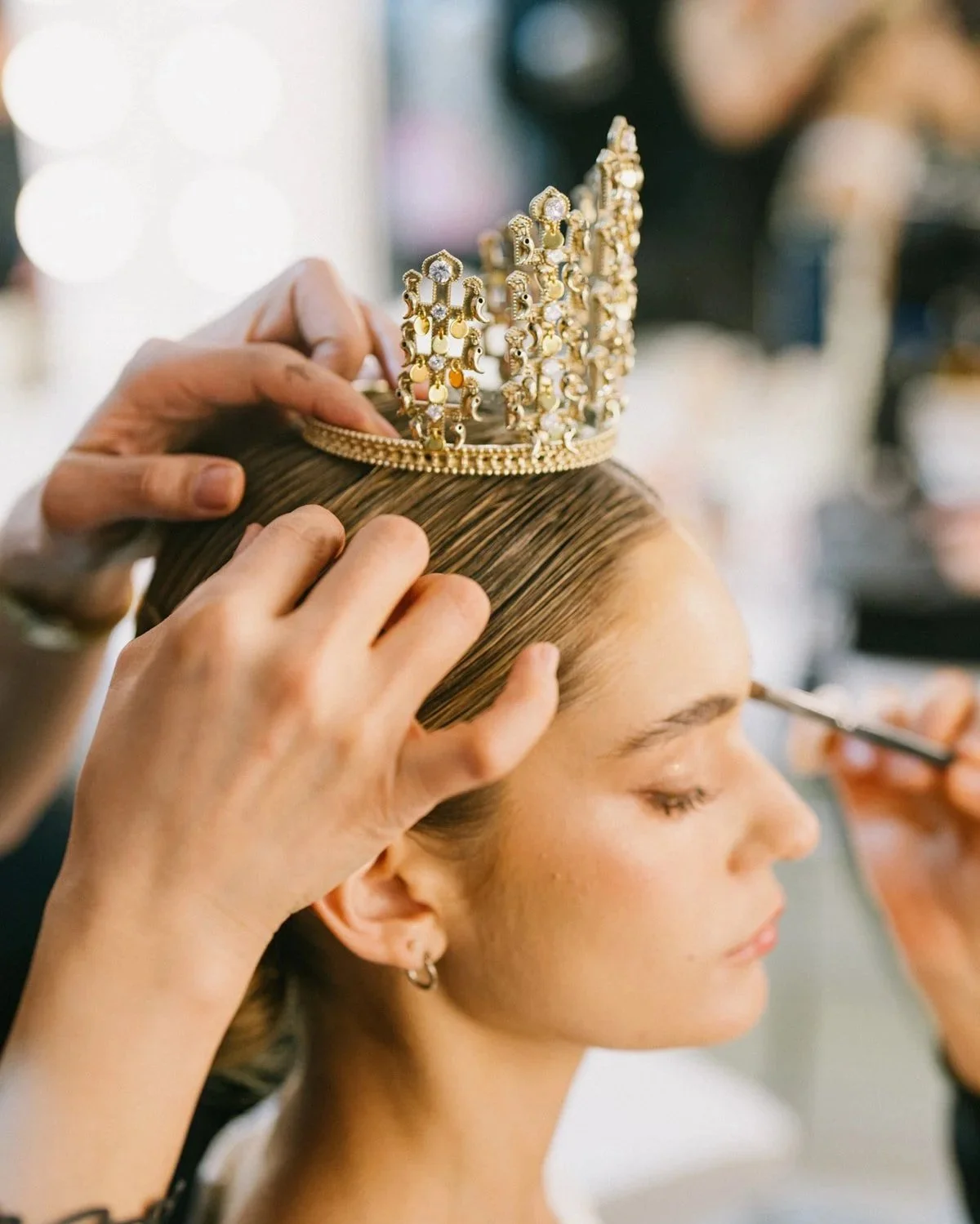 VicStoneNYC Silla gold crown-inspired jewelry design (신라 금관 주얼리) presented at New York Fashion Week, blending Korean heritage with contemporary fine jewelry.