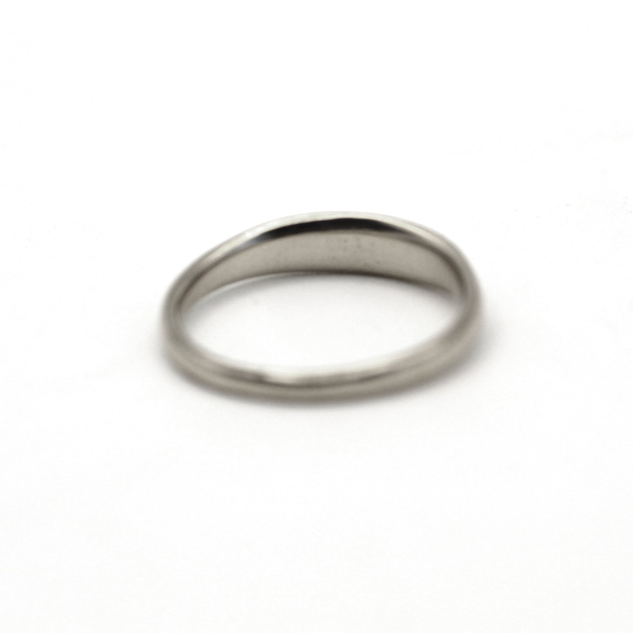 Handmade soft gold ring inspired by Korean word ‘yuyeon’ meaning flow