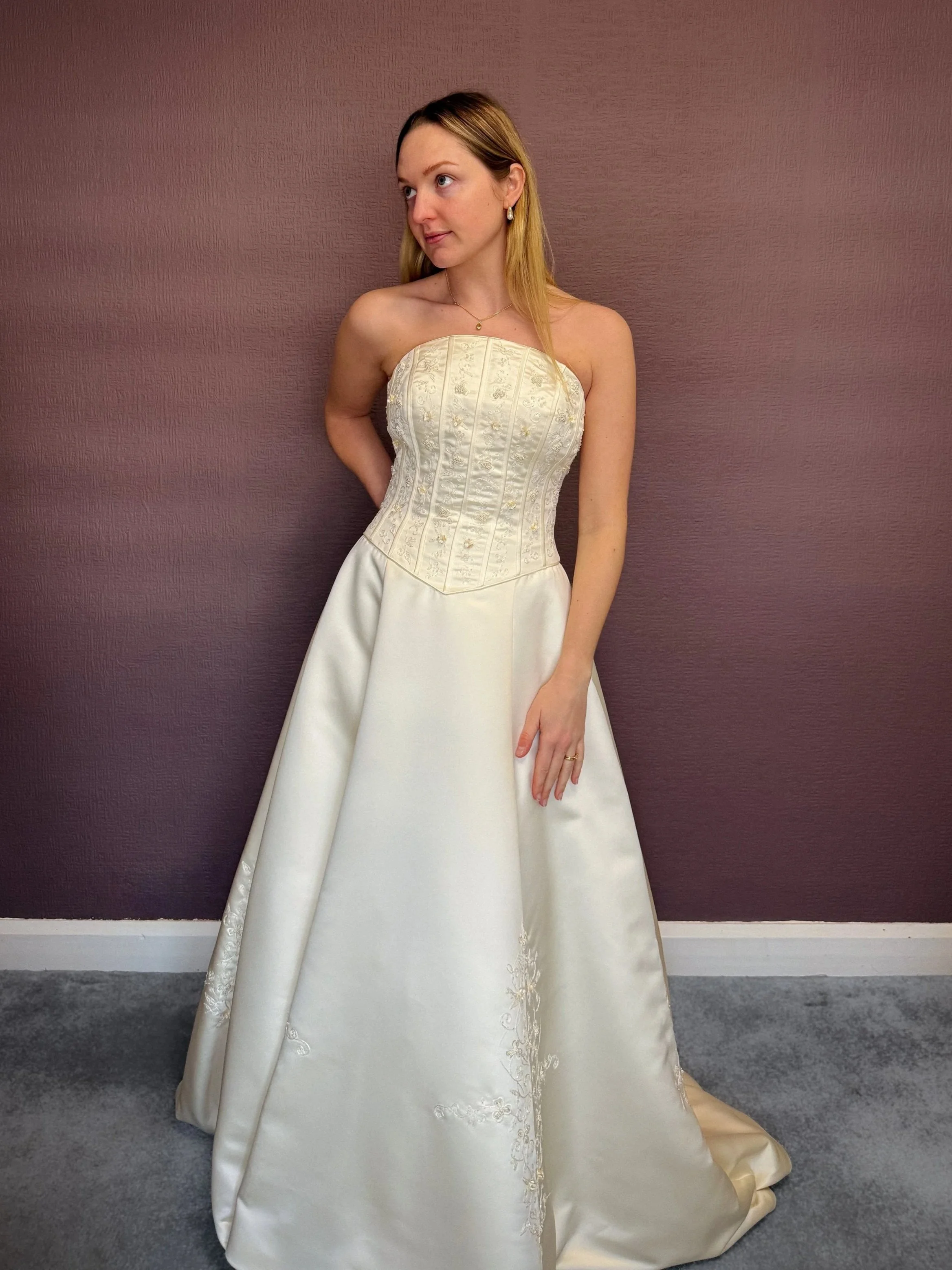 Vintage Basque Waist Embroidered Wedding Dress