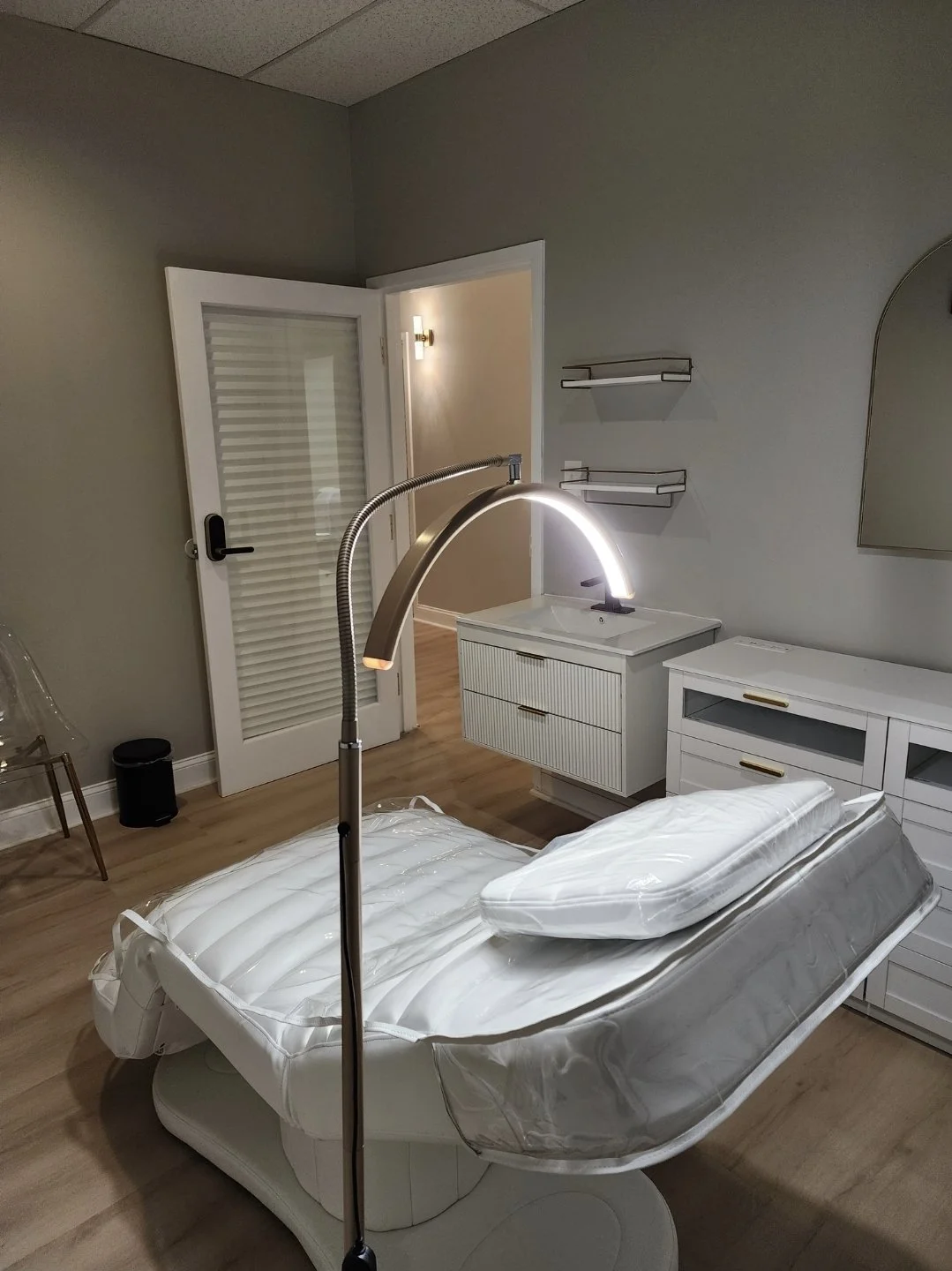 5Esthetician room.jpg