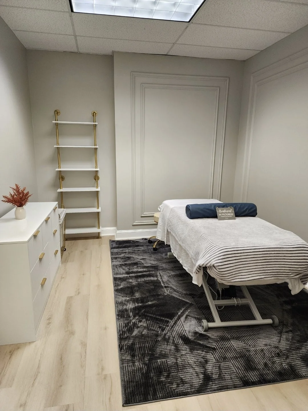 2nd massage room.jpg