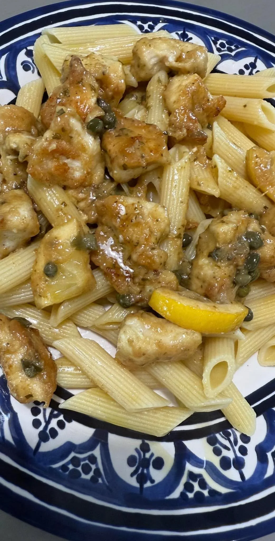 Chicken piccata over penne 🍋 

2 lb skinless, boneless chicken, cut into 3/4&rdquo; pieces
salt + pepper, to taste
&frac12; cup flour
2-3 tablespoons oil
2 cloves pressed garlic
1 cup chicken broth
&frac12; sliced lemon
&frac14; cup fresh lemon juic