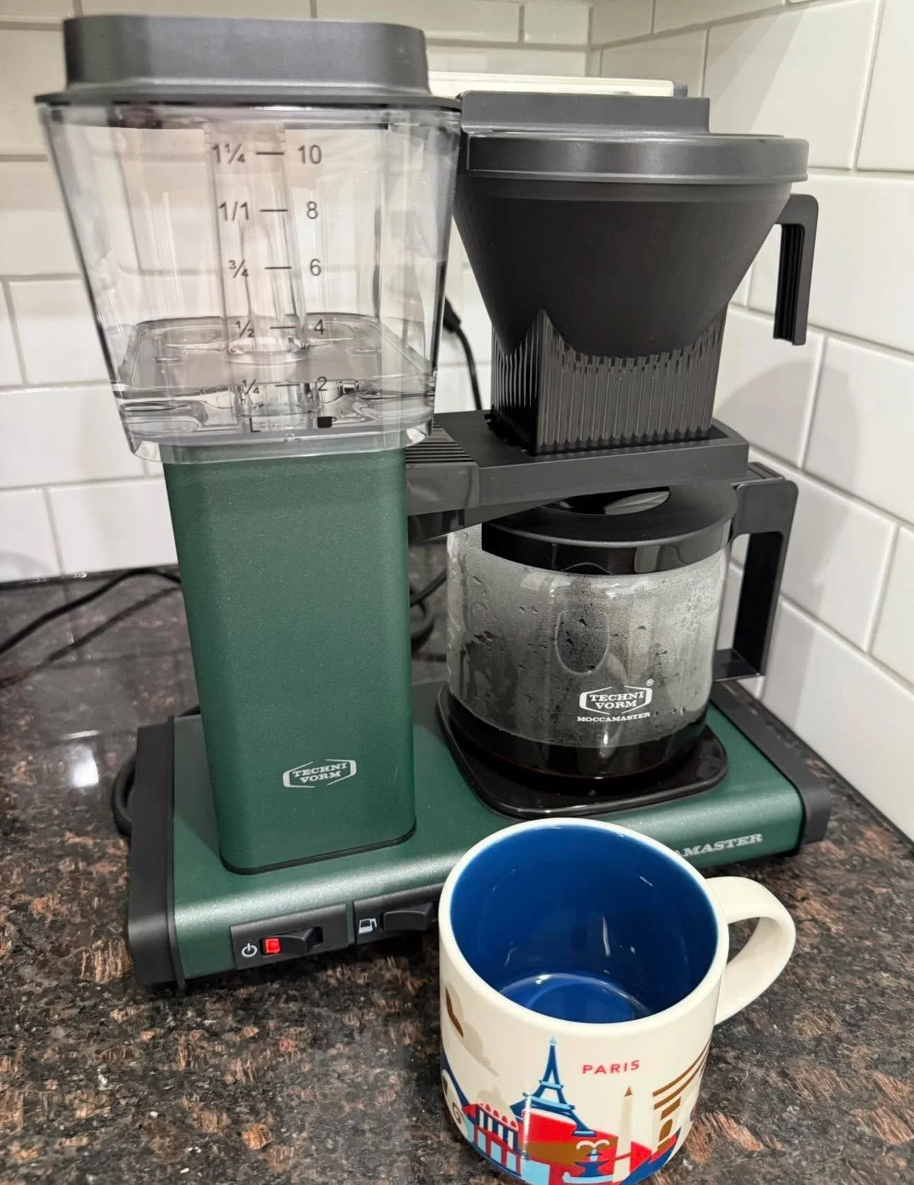 My coffee people&hellip; THIS is the moment! ☕✨
My beloved Moccamaster is finally on Black Friday DROP and I had to share because it truly makes the best cup of coffee I&rsquo;ve ever had at home! 

It heats to the perfect brew temp, makes a full pot