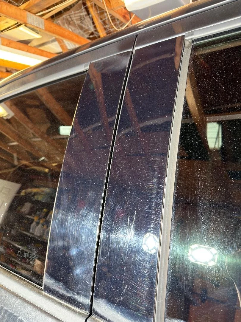 Piano black B-pillar Ford Before.jpg