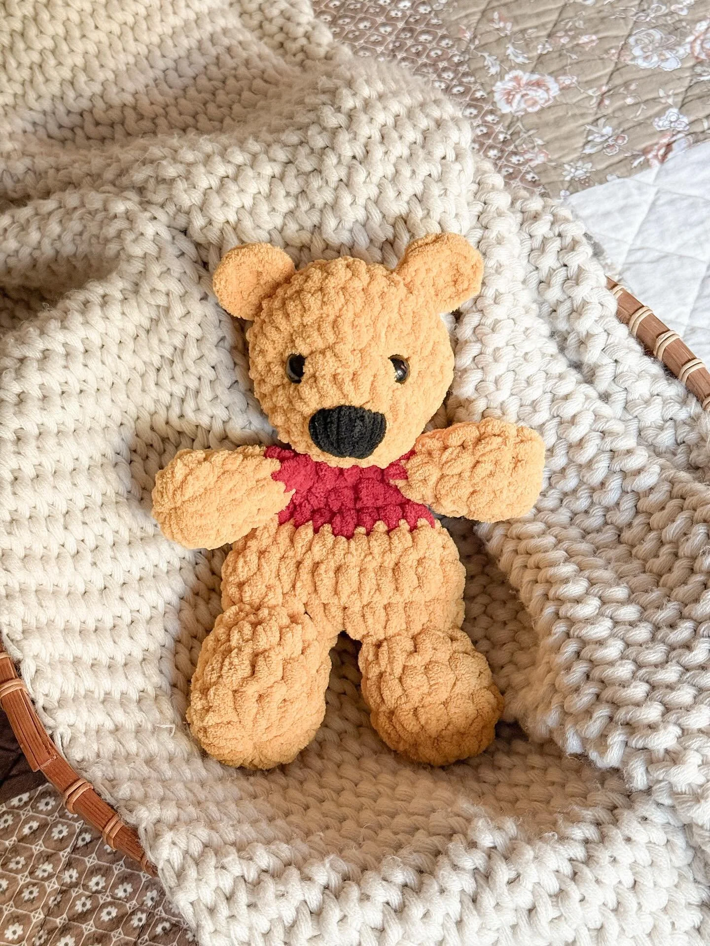 P O O H 🤎 

My all time favorite childhood classic
🍯💛🍯💛🍯💛

Is there a show or book that takes you back in time? 

#crochet #amigurumi #crochetpooh #crochetwinniethepooh #crochetlovey #snuggler #hundredacrewood