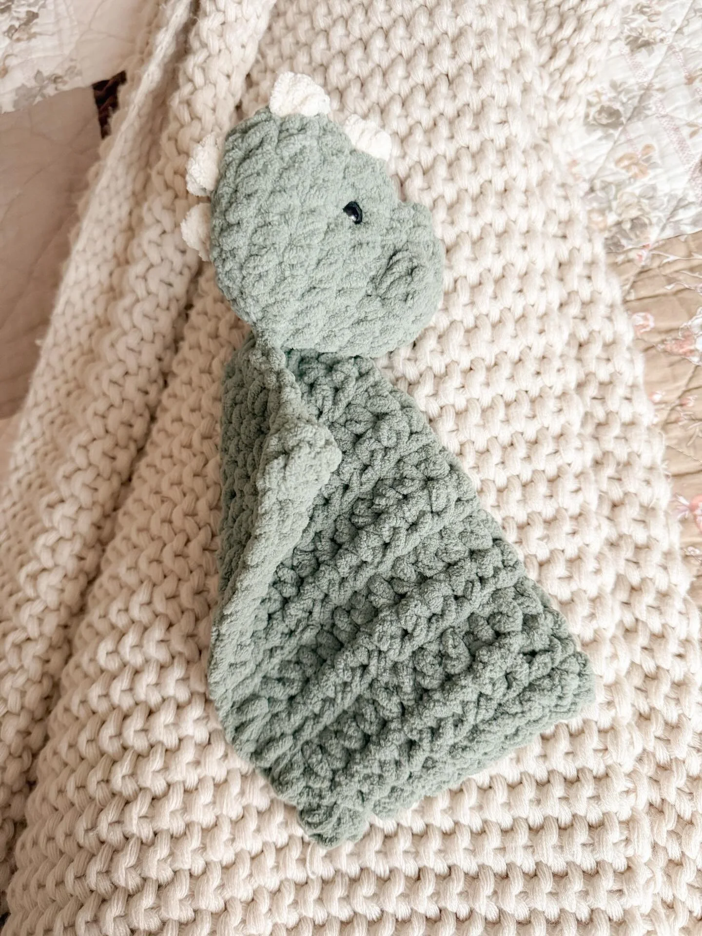 D I N O  B L A N K I E  B A B Y 🤎

You asked, so here it is! This sweet little guy will be added to the Heirloom Blanket Baby Collection on Etsy and www.linenandloops.com TONIGHT!!! 🦖

This one is currently available in-store at @marketninetyfour ✨