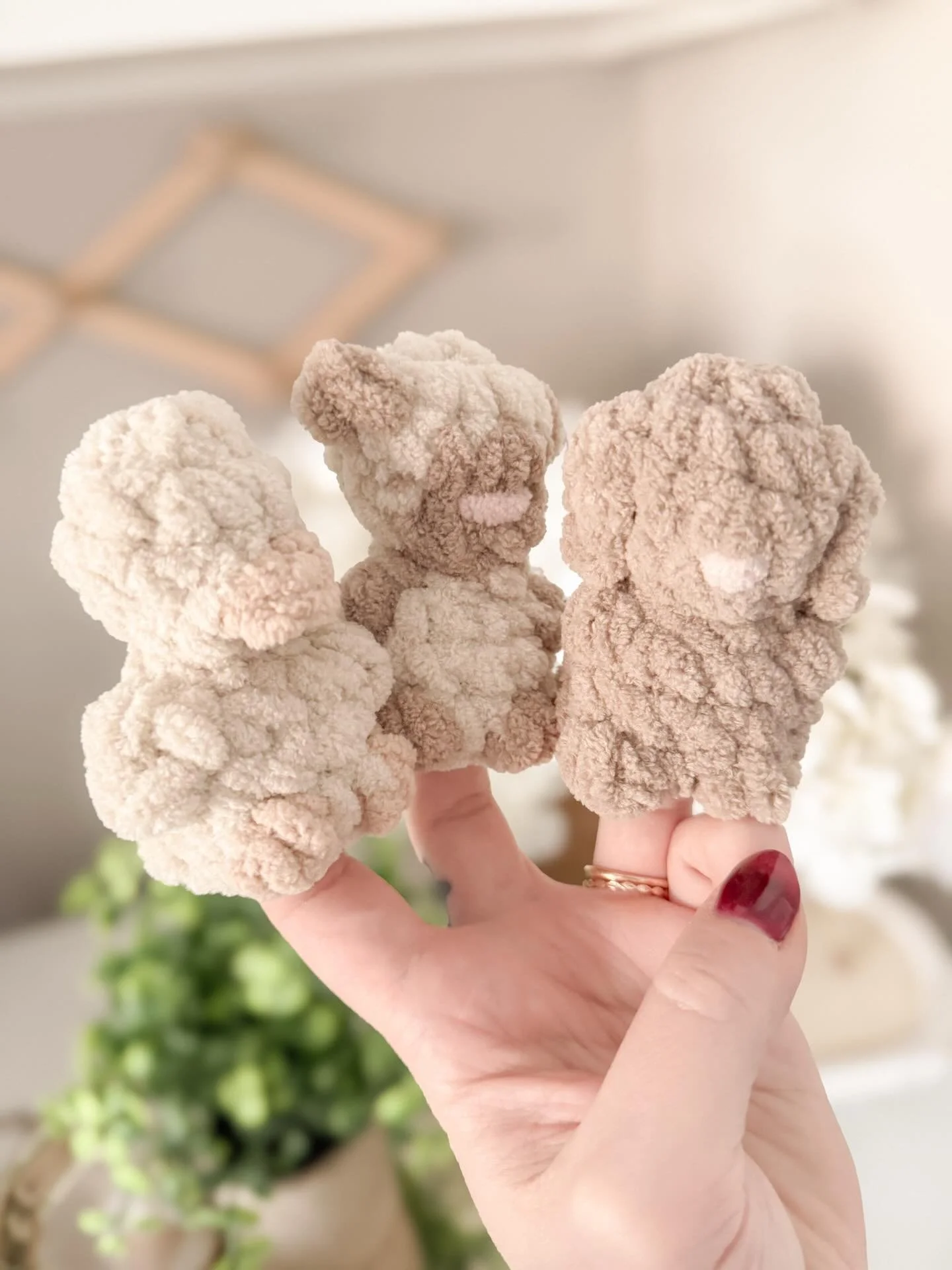 F I N G E R  P U P P E T S 🤎

Say hello to the cutest little crew! I had the pleasure of testing these little babes for @wildwoodandsage and I&rsquo;m on my eighth set 🤭 Such a perfect little toy for my babes! This is her very first pattern and I&r
