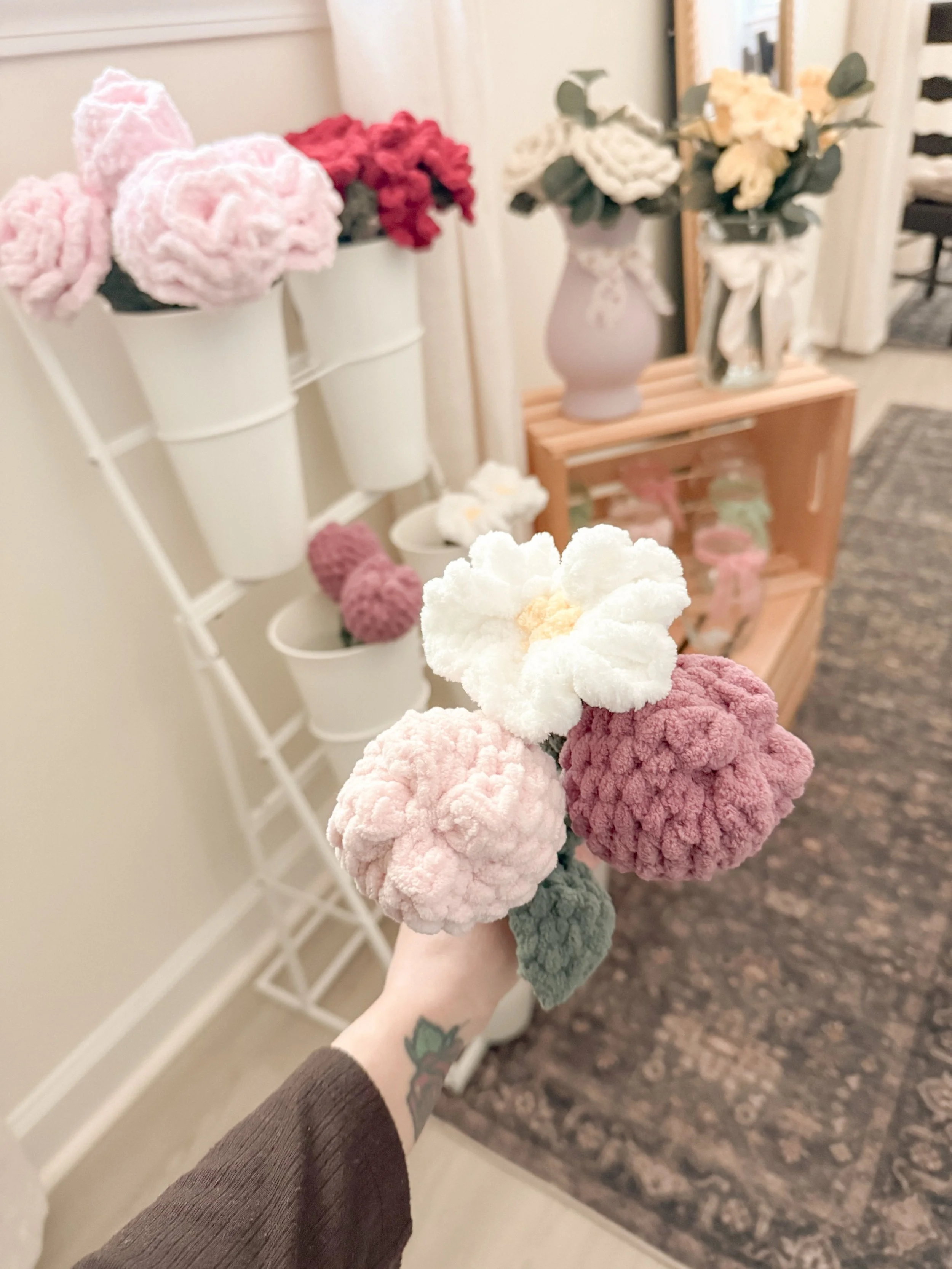 B O U Q U E T S 🌷

Stocking up the flower cart for tomorrow&rsquo;s @makersmarket.kannapolis event in @downtownkannapolis 💐 

&ldquo;Build-A-Bouquet&rdquo; for Mom that will never wilt tomorrow from 11-3pm while supplies last! I&rsquo;ll have large