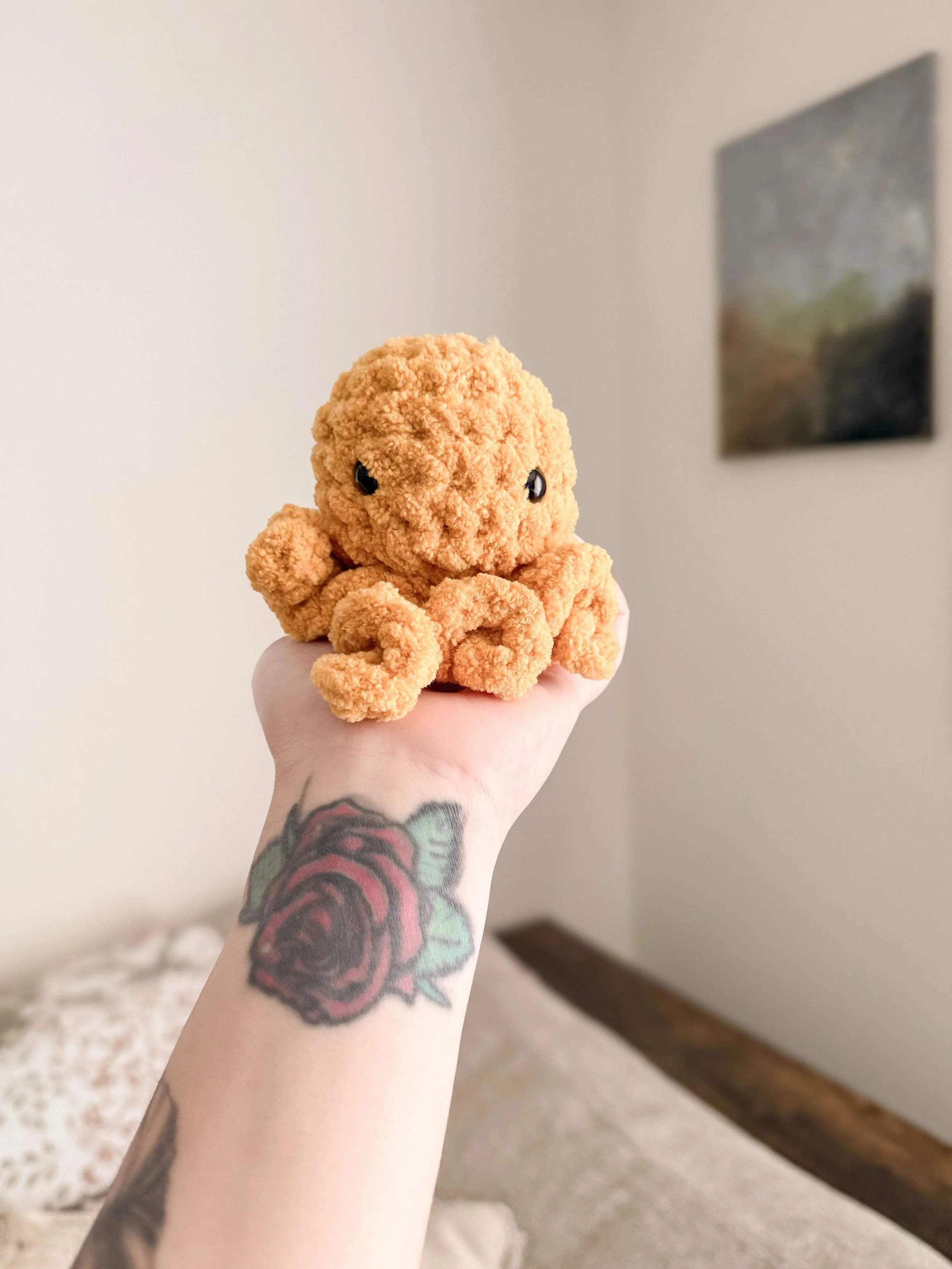 O C T O &lsquo; S 🐙

These tiny babes will be available at my Summer market, along with many other adorable ocean animals that I&rsquo;ve never made before! Stay tuned! 👀 

Pattern by @allfromjade 🩵
Yarn by @bernatyarn 💛

#crochetersofinstagram #