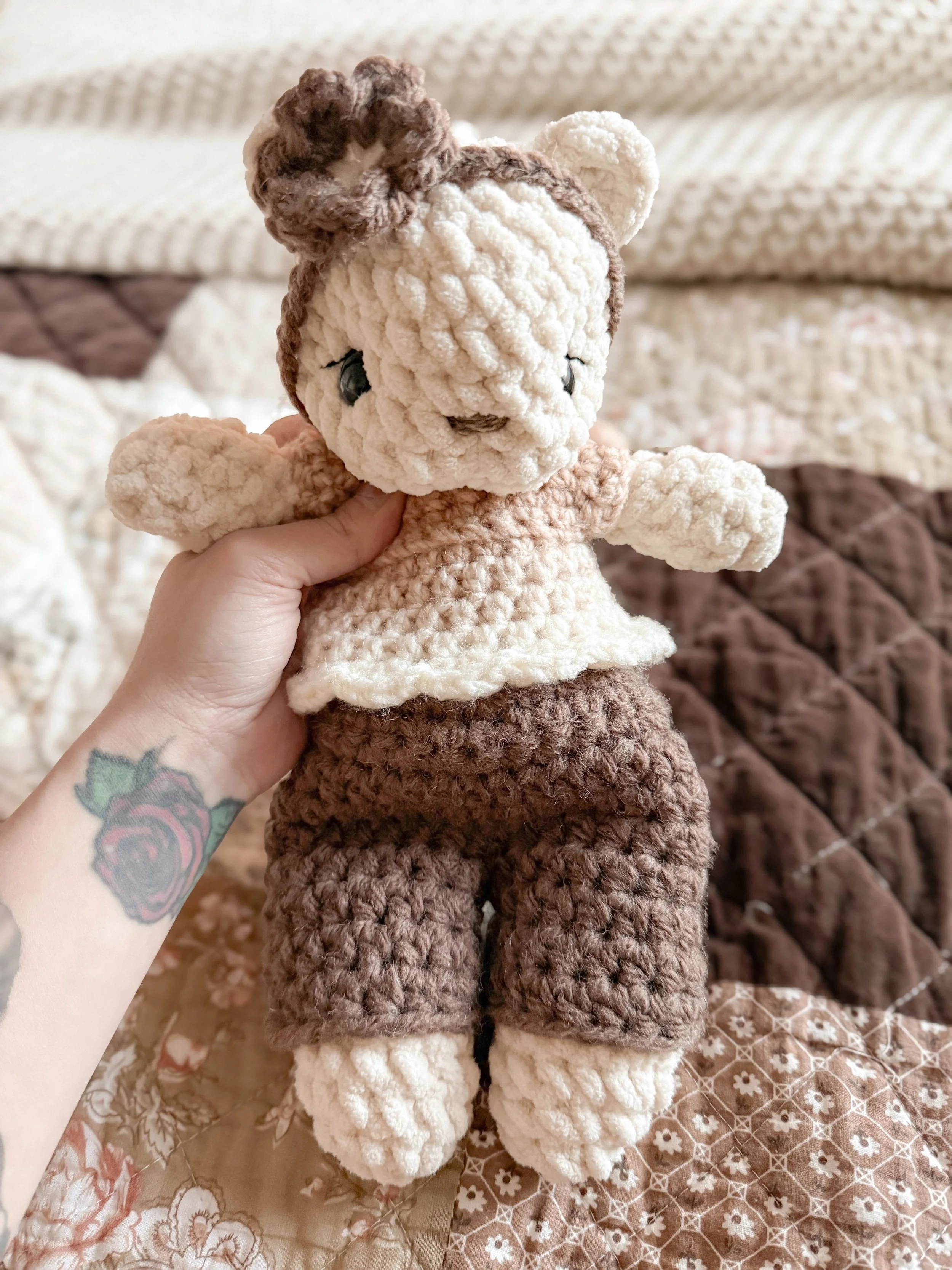 C O R N E L I A  B E A R ✨ 

Named after a timeless vintage teddy passed down through my generations from my Naynay, this beautiful girl deserved her very on spot on the feed! She&rsquo;ll be joining me at my Summer Bash Market with @makersmarket.kan