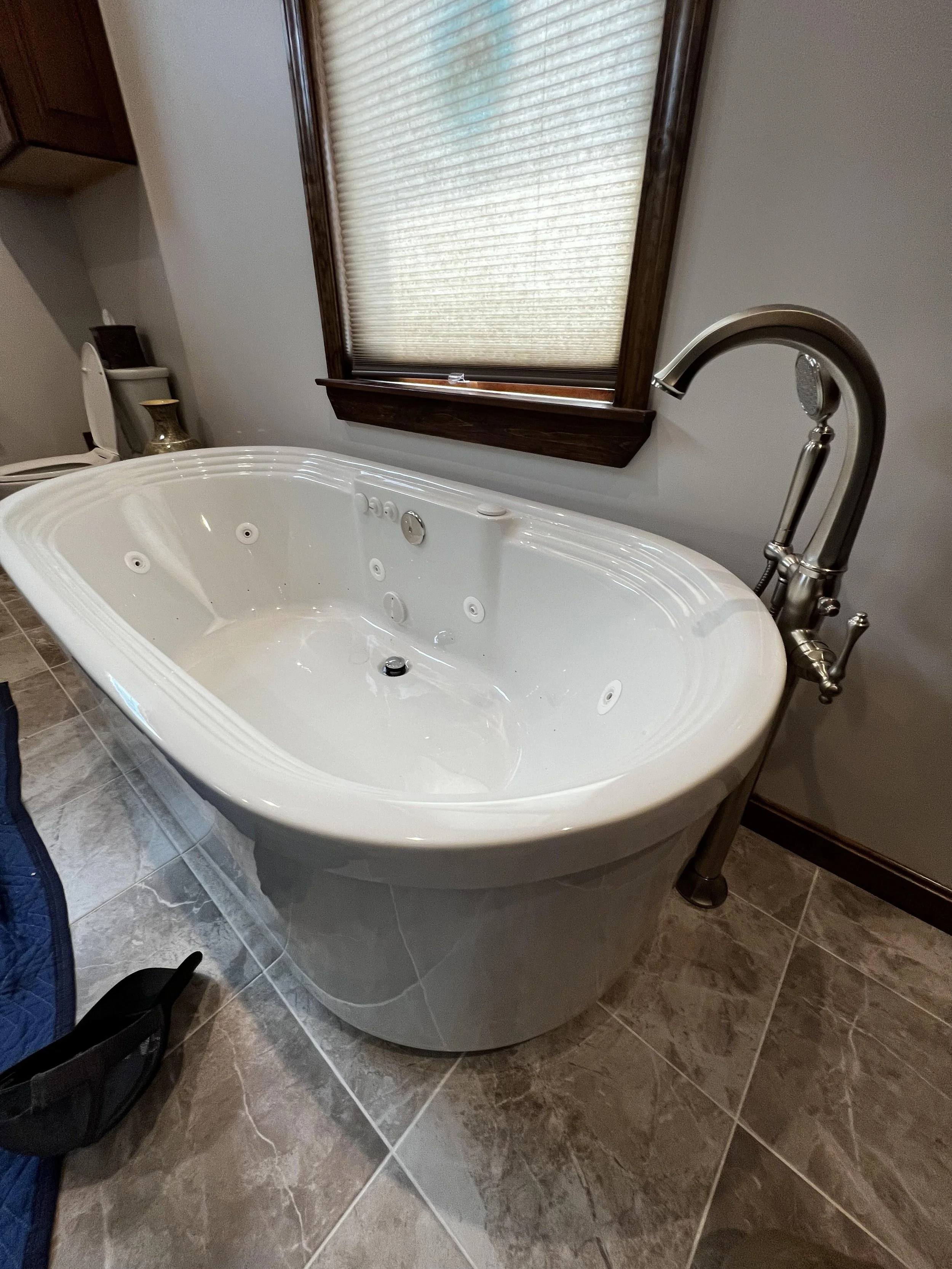 freestanding bathtub