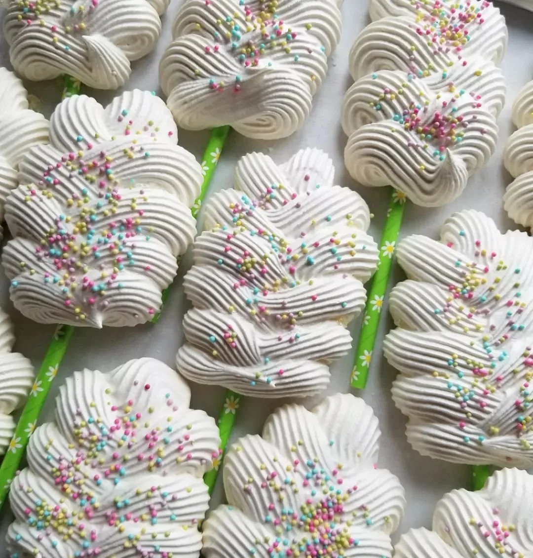 Vanilla Bean Meringue Pops