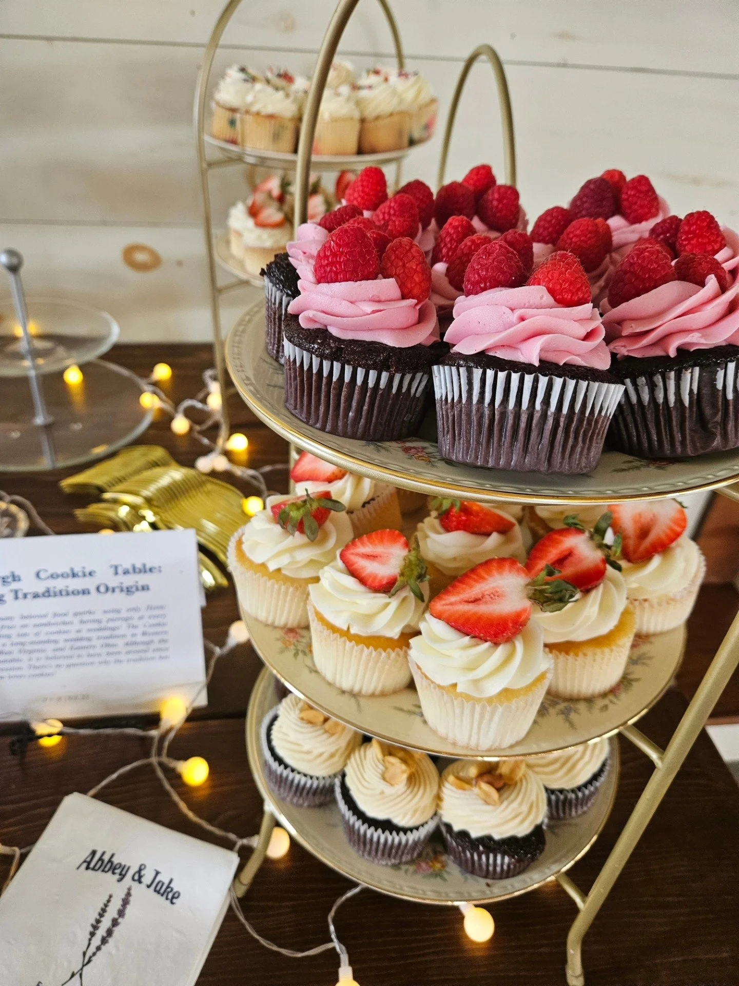 Wedding Cupcakes1.jpg