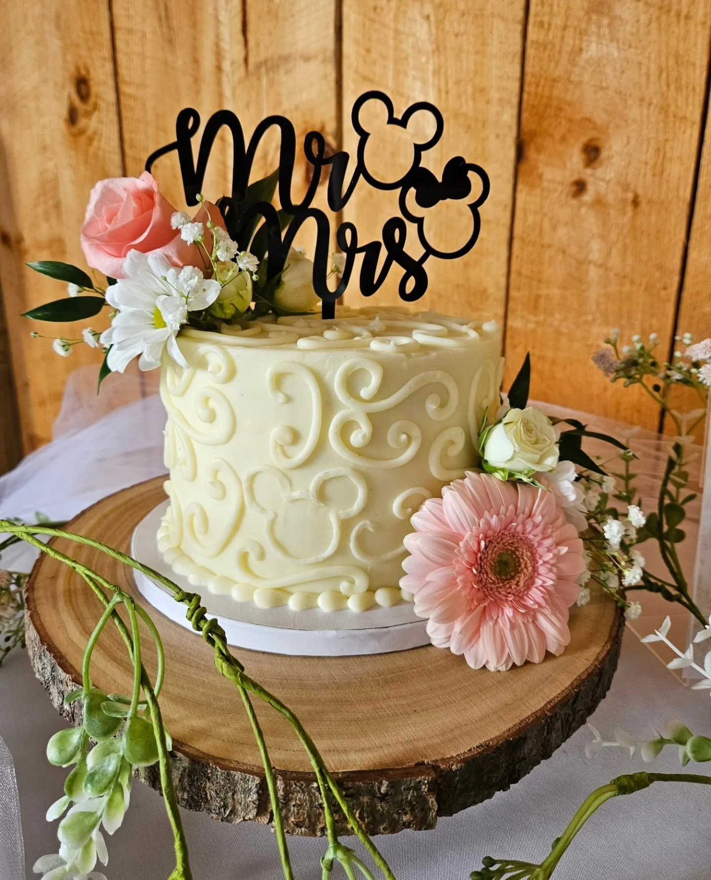 Hidden Mickey Wedding Cake.jpg