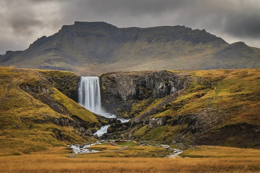 SV&Ouml;DUFOSS 🤍
One of those rare places you arrive at with no expectations&hellip; and leave completely blown away.

Tucked into an unexpectedly beautiful setting, Sv&ouml;dufoss quietly delivered everything I love in a landscape scene:
&bull; lay