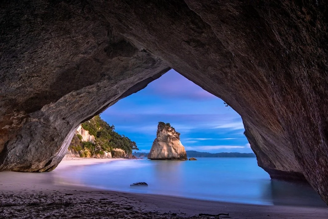 Summer in New Zealand is the perfect excuse to slow down and really see a place - and Cathedral Cove is a masterclass in composition if you give it enough time and you&rsquo;re prepared for the early morning start! 🌊✨🥱

This isn&rsquo;t just an ico