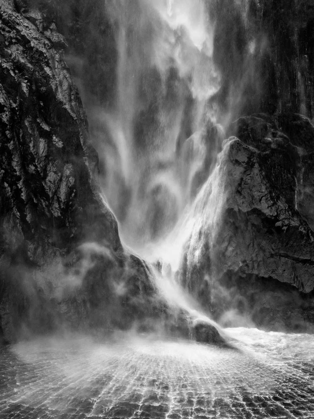 Black + White 🖤 When you remove colour, you often remove distraction. Then you&rsquo;re left with these goodies: light, shadow, and textures. But why is Black + White so good?

✨ It brings the Drama
Black and white enhances the relationship between 