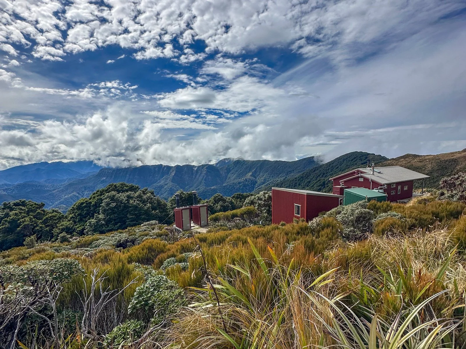 moonlight tops hut position paparoa track
