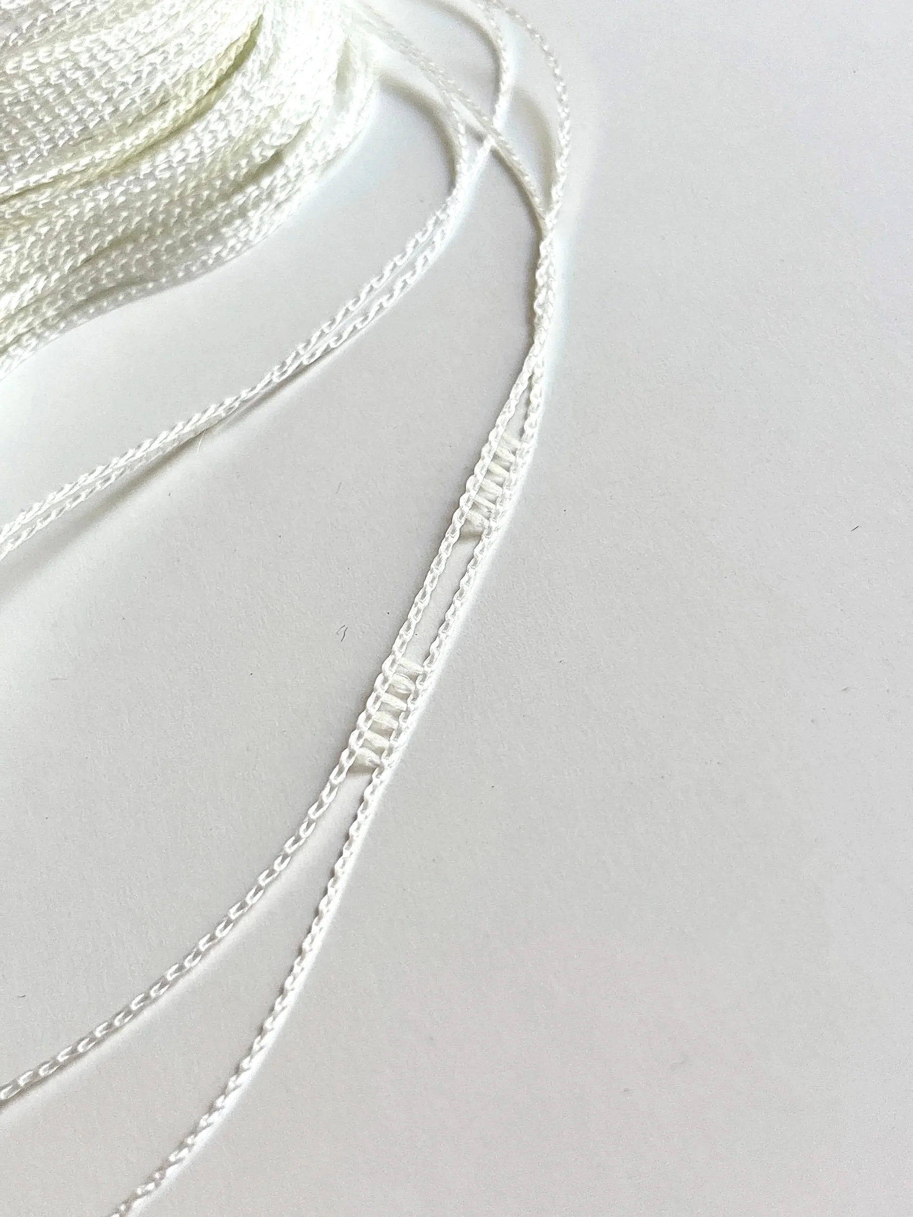 Close-up of the woven polyester construction of a Texsolv heddle