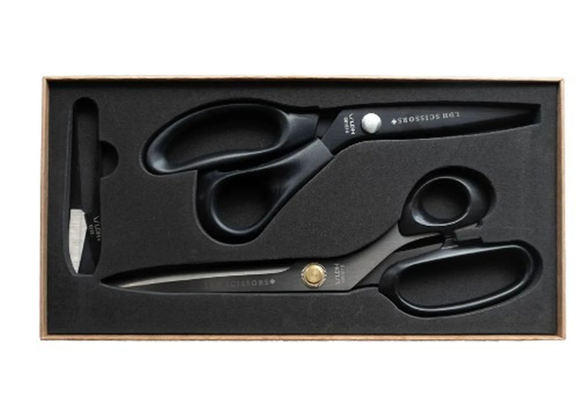 LDH-Midnight_Edition-Lightweight_gift-set-scissors-in-box.jpg