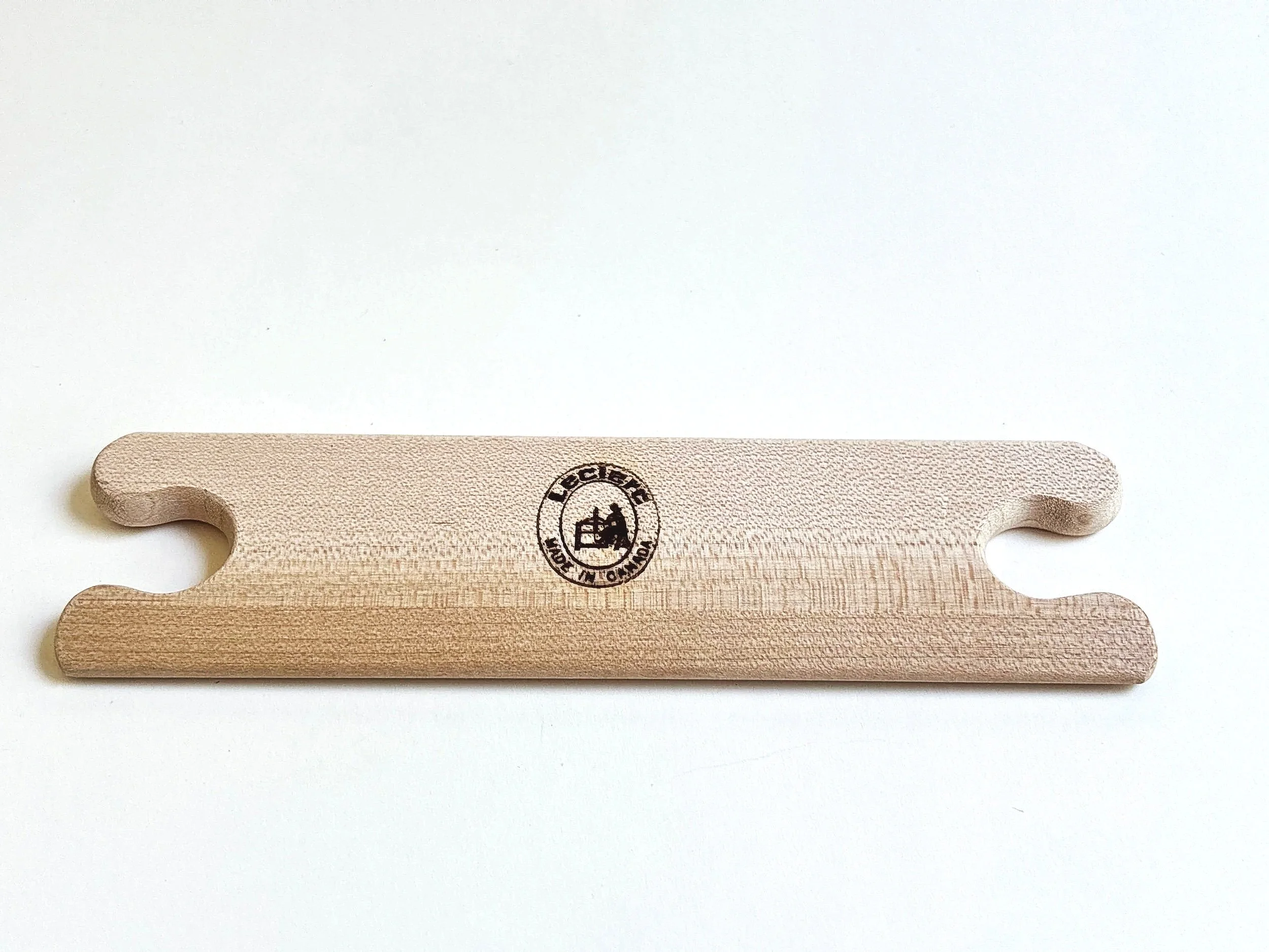 Leclerc maple flat stick shuttle with knife-shaped edge for rigid heddle weaving