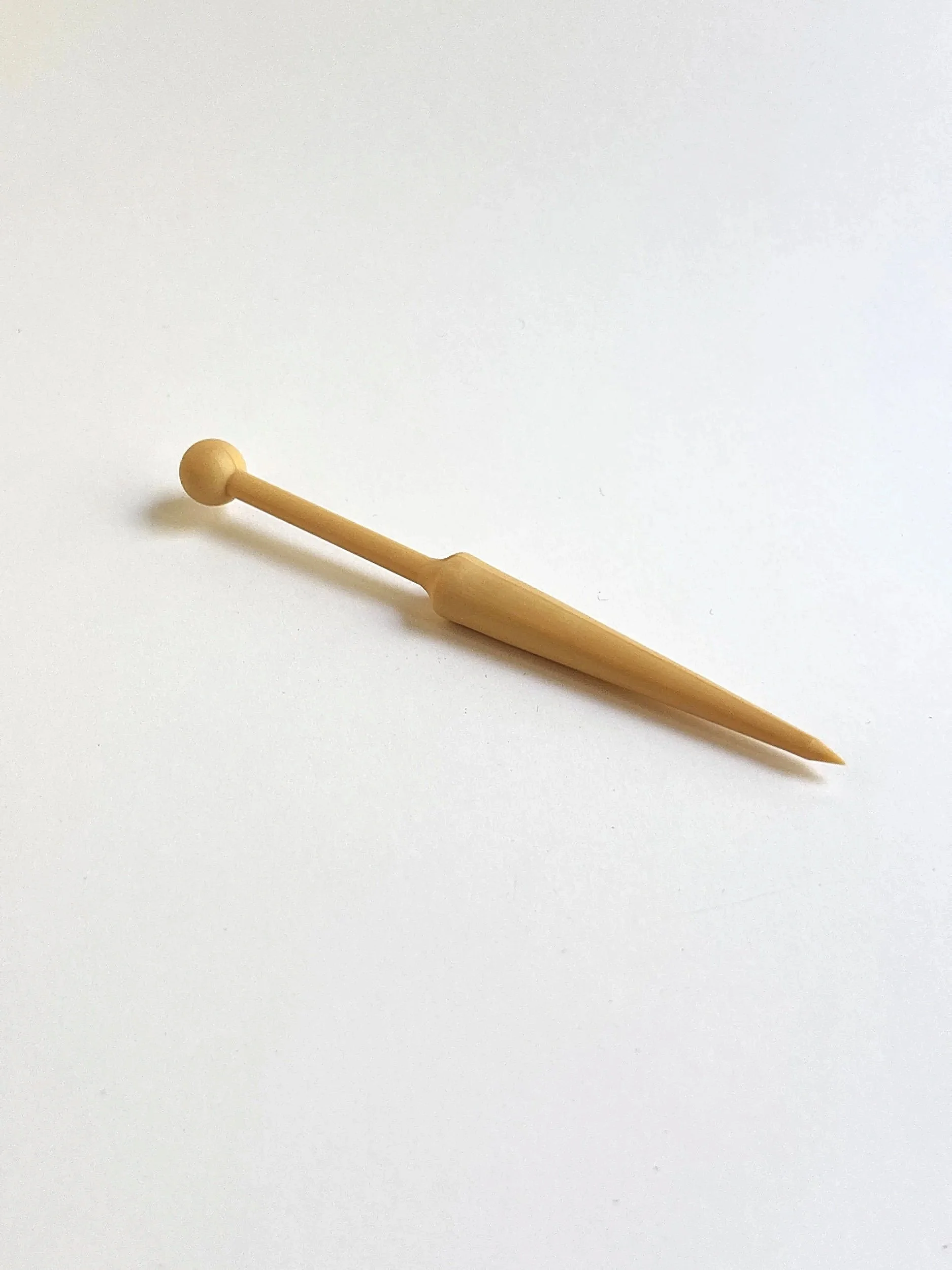 Styrene tapestry bobbin for discontinuous-weft and pick-up weaving
