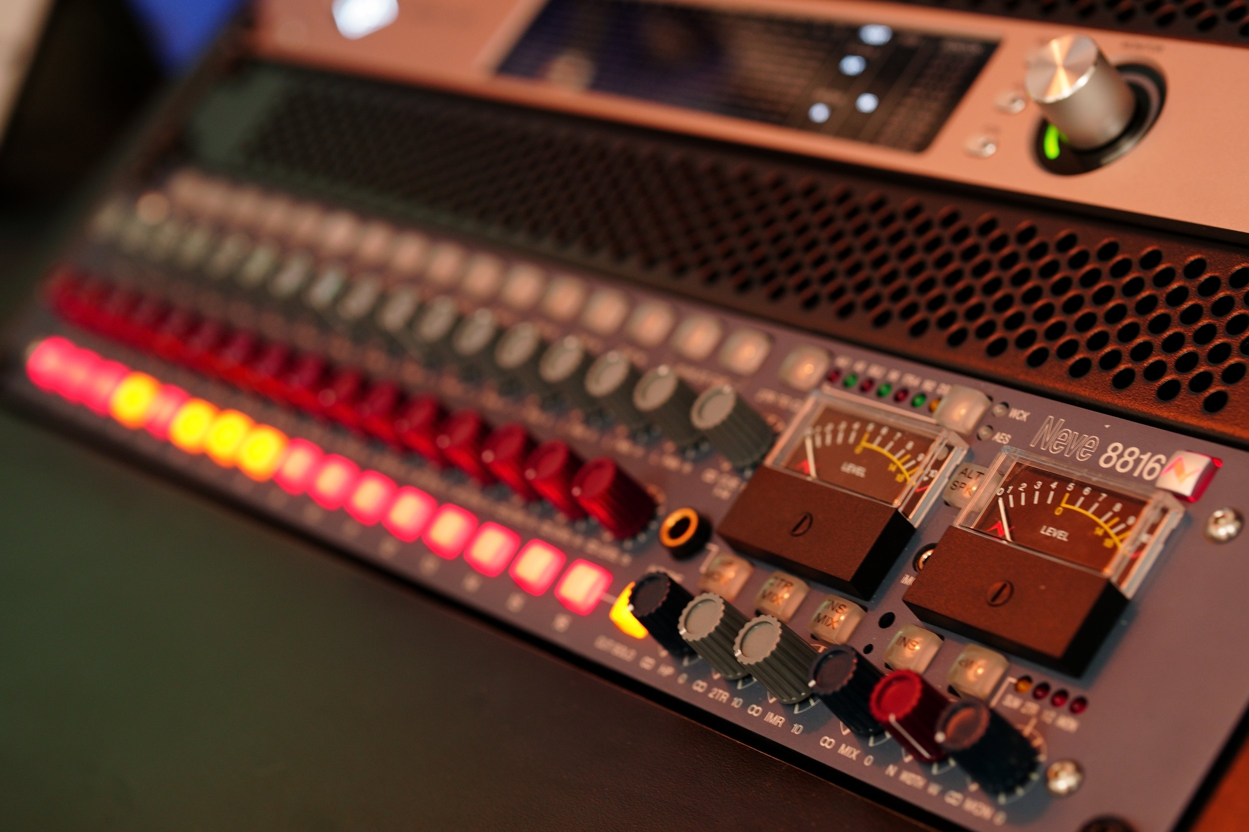 NEVE 8816.JPG