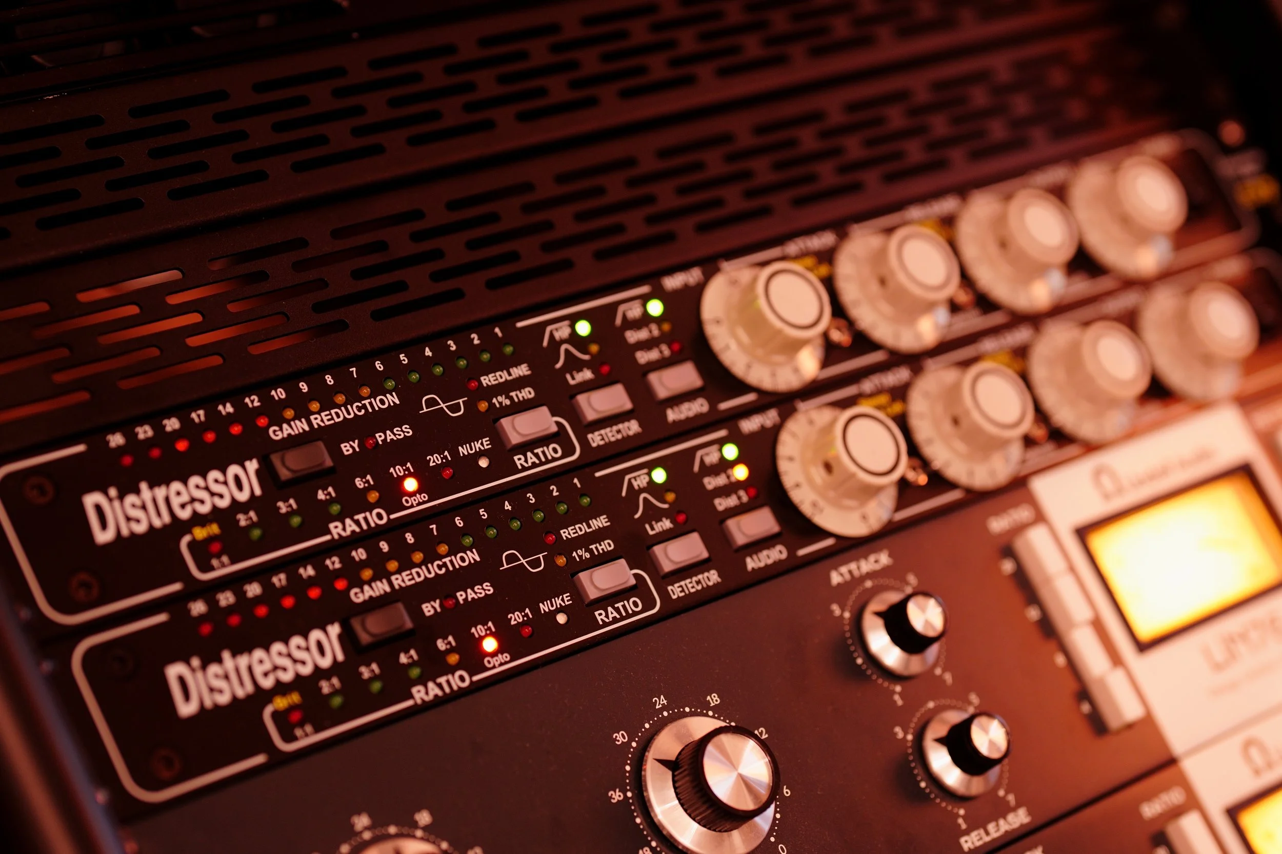 DISTRESSOR STEREO PAIR.JPG