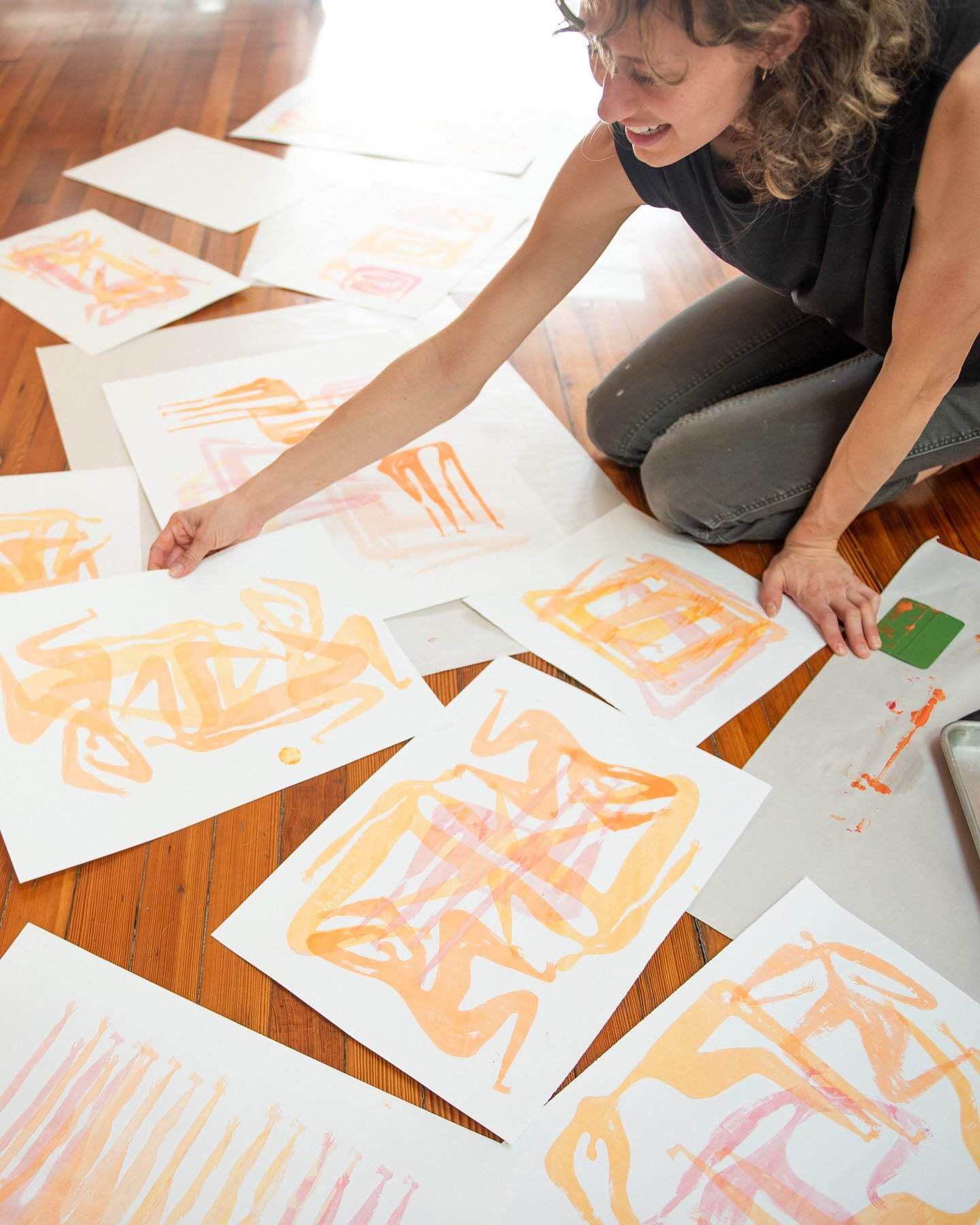 NEW classes added to the website:

&bull; Nov 15-16: Free Form Screen Printing with @anna.bryant.art 
Dive into experimental screen printing techniques with a spontaneous and freeing approach to layering and composition. (Slides 1-2)
 &bull; Dec 6: I