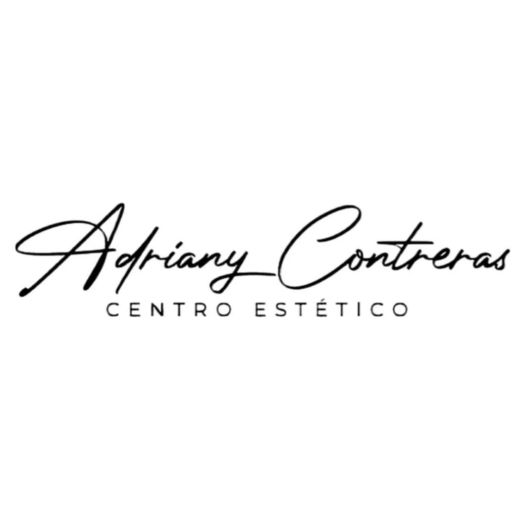 Logotipo del Centro Estético Adriany Contreras en diseño elegante con letras cursivas y modernas en blanco y negro.