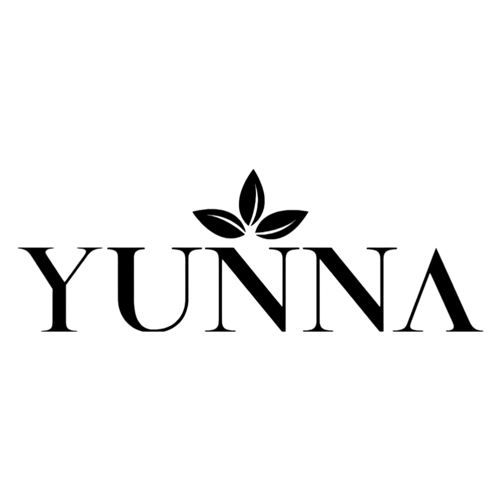 Logotipo negro con la palabra 'YUNNA' y una figura de hojas en la parte superior