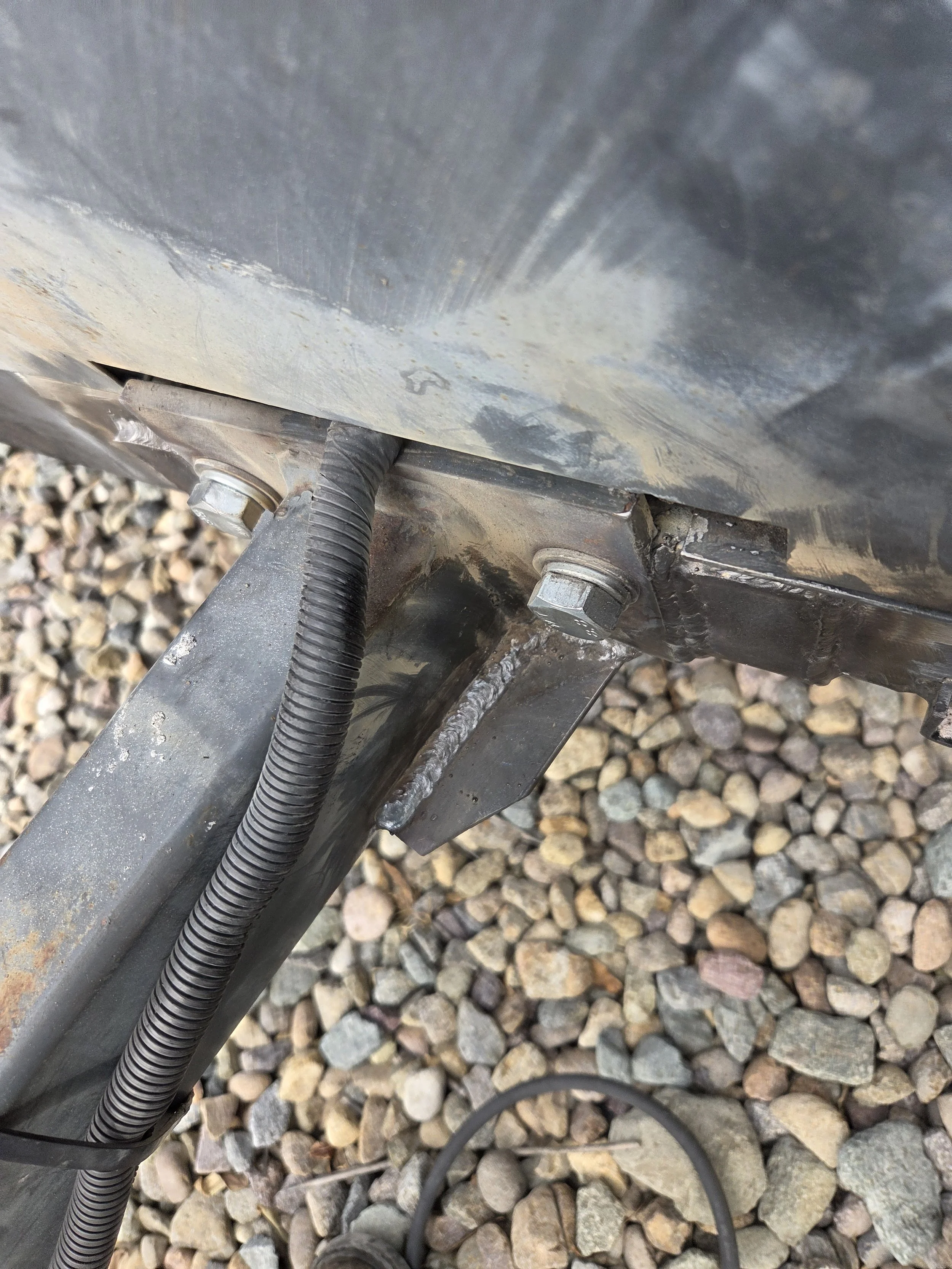 Gussets applied for reinforcement 