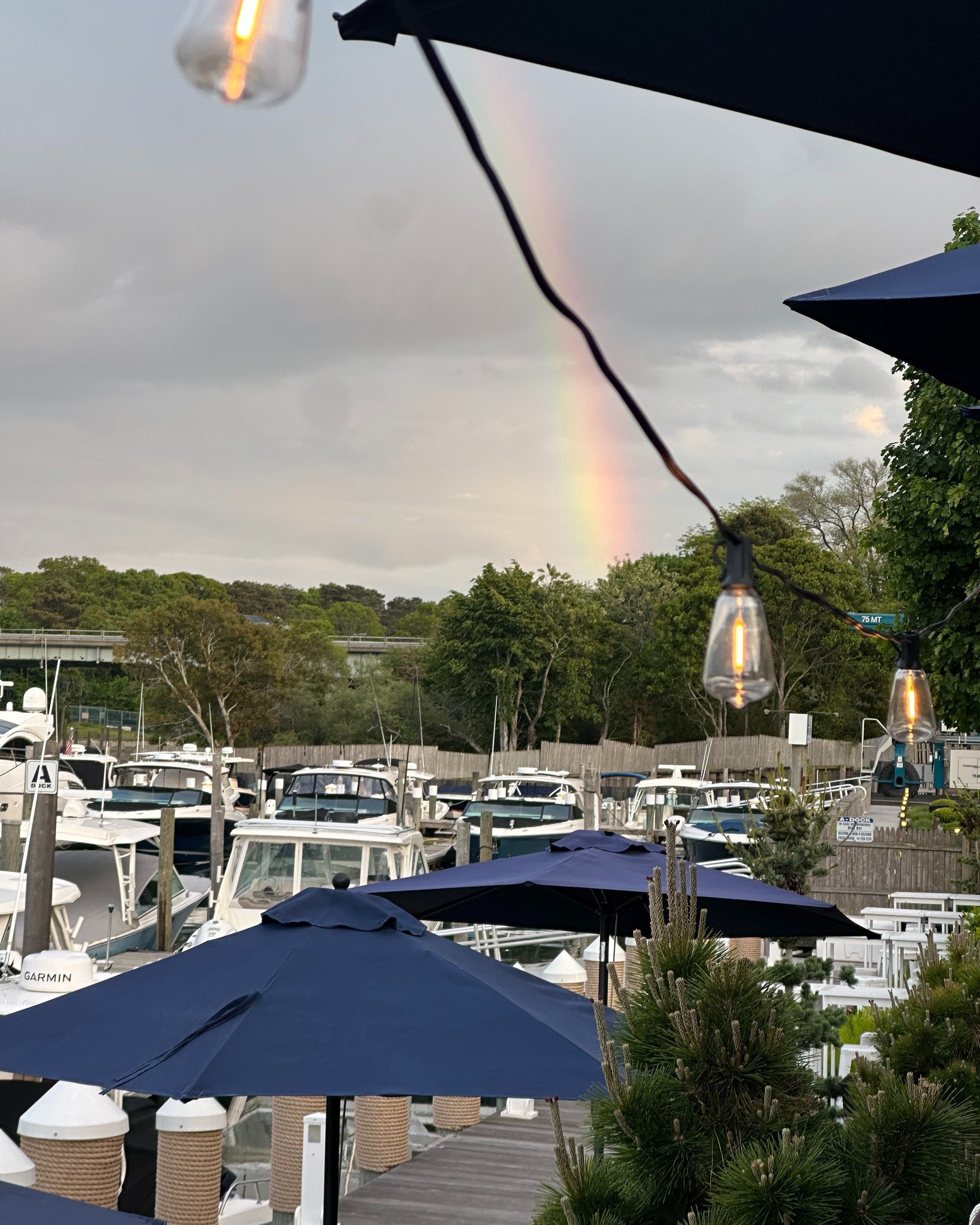 hampton bays is a part of the town of southampton, on the hamptons' western edge, which means when summer traffic starts to bottleneck, the drake inn offers a great beach escape in less time.