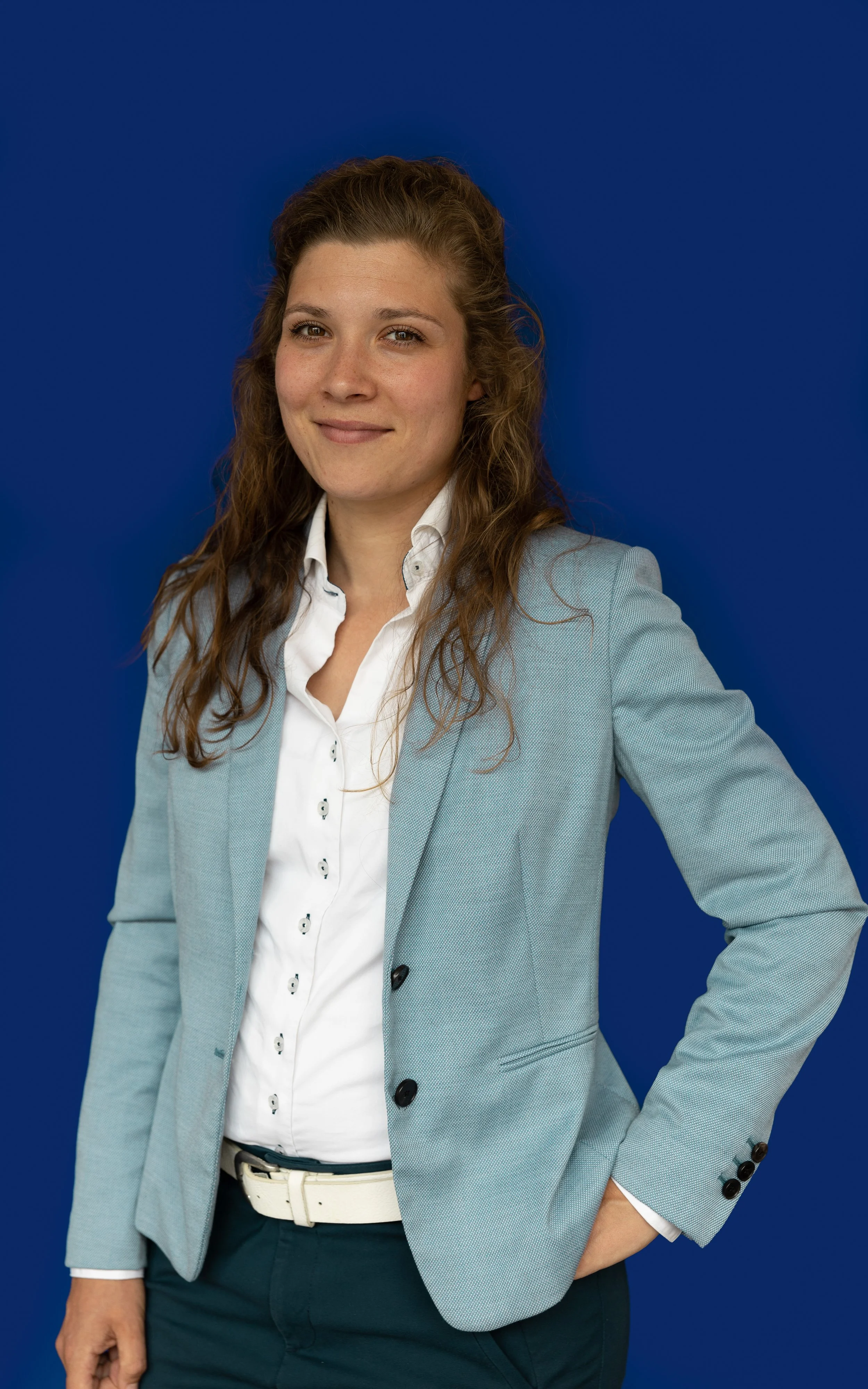 Portretten Serie Donkerblauw Jeroen Verheij Jennifer (1).jpg