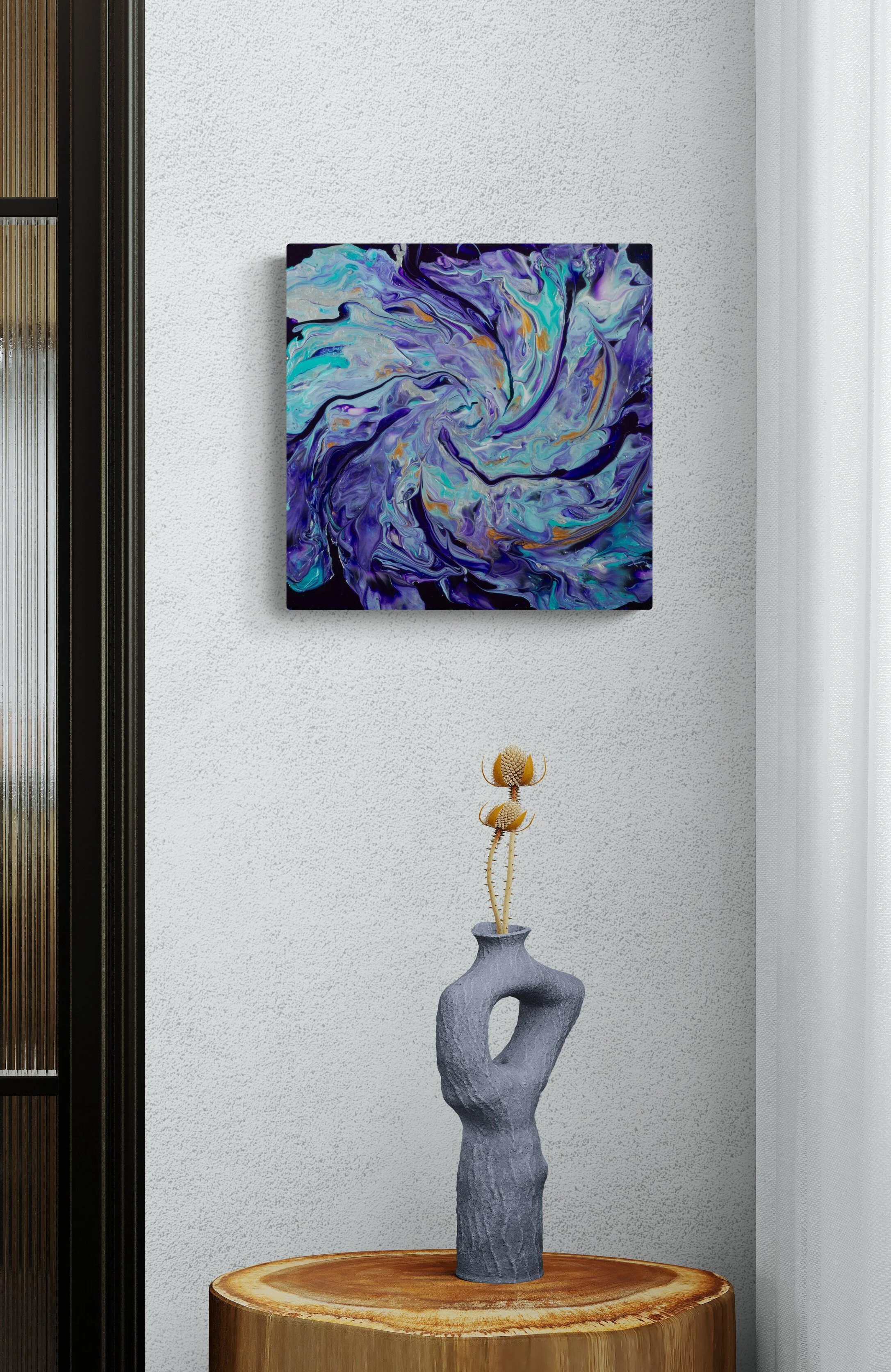 Marbeled-Pulse-close-up-view-of-a-vase-on-a-wooden-plinth.jpg
