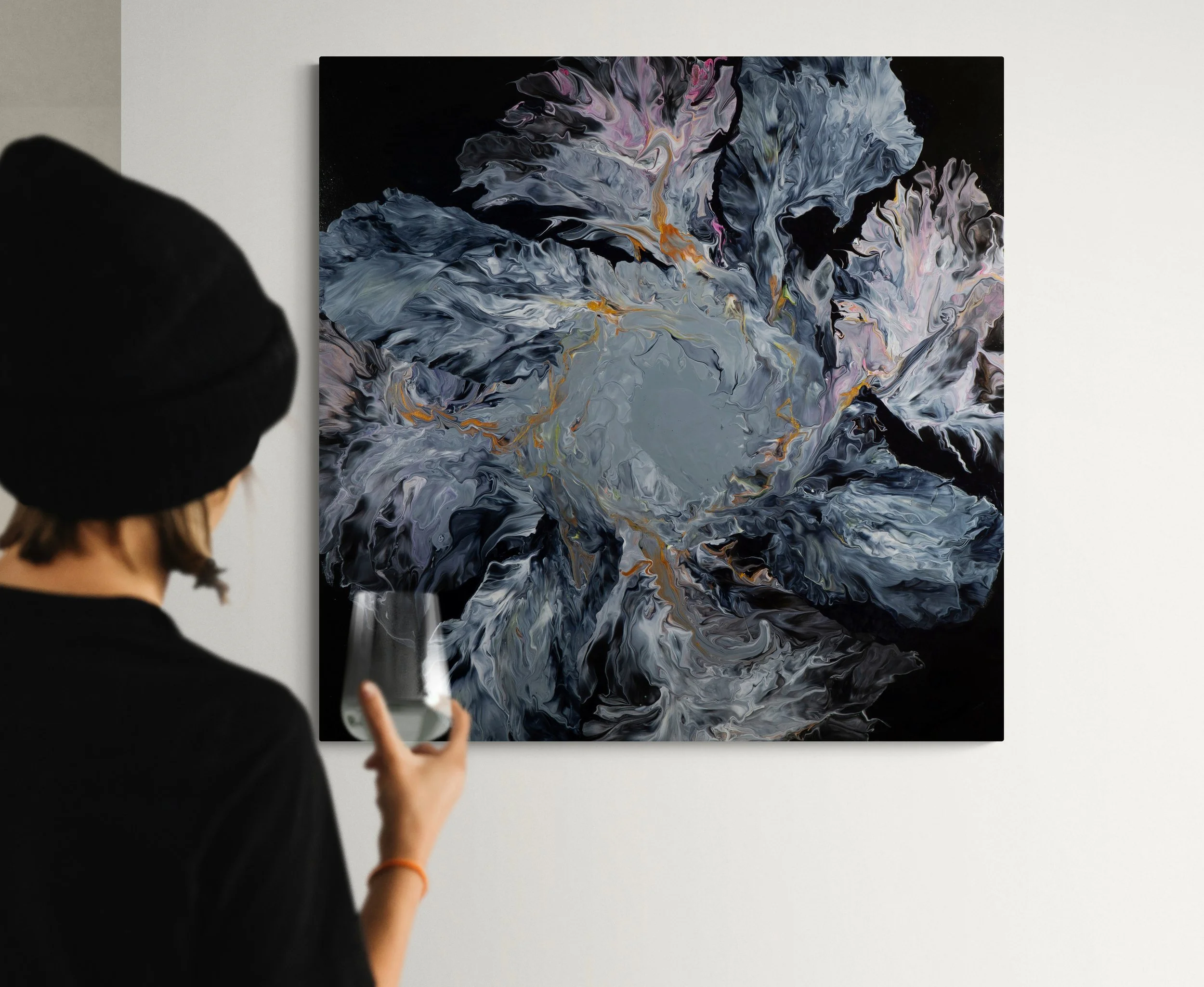 close-up-of-a-woman-next-to-a-gallery-wall (8).jpg