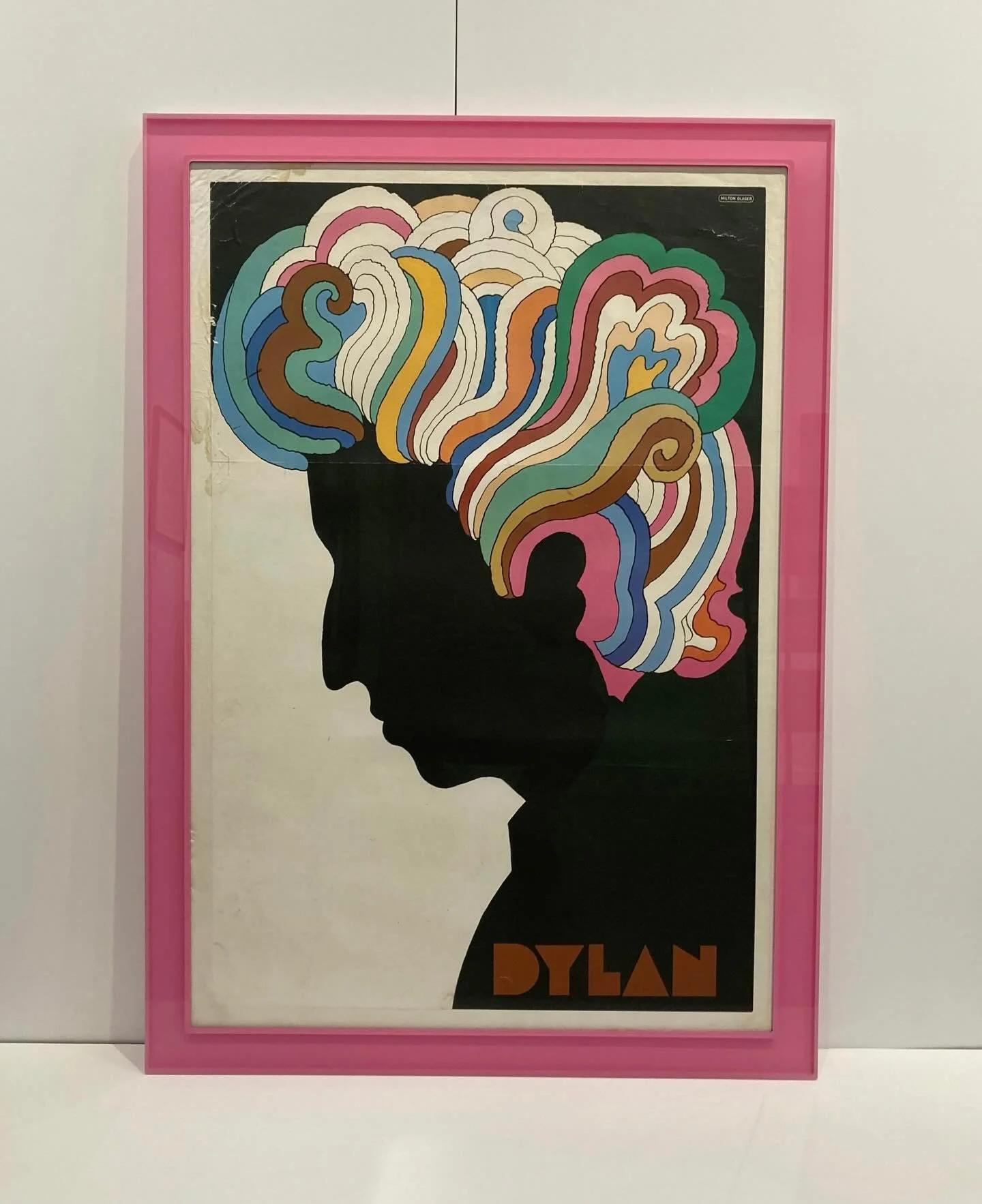 A clean, brightly colored Prisma frame gives this vintage Bob Dylan poster a cool 1960&rsquo;s vibe.  The pink color is fun and unexpected!
#framecraftersgallery #bonaircentergreenbrae #marincounty #prismaframes #pinkframe #bobdylanart #vintageposter