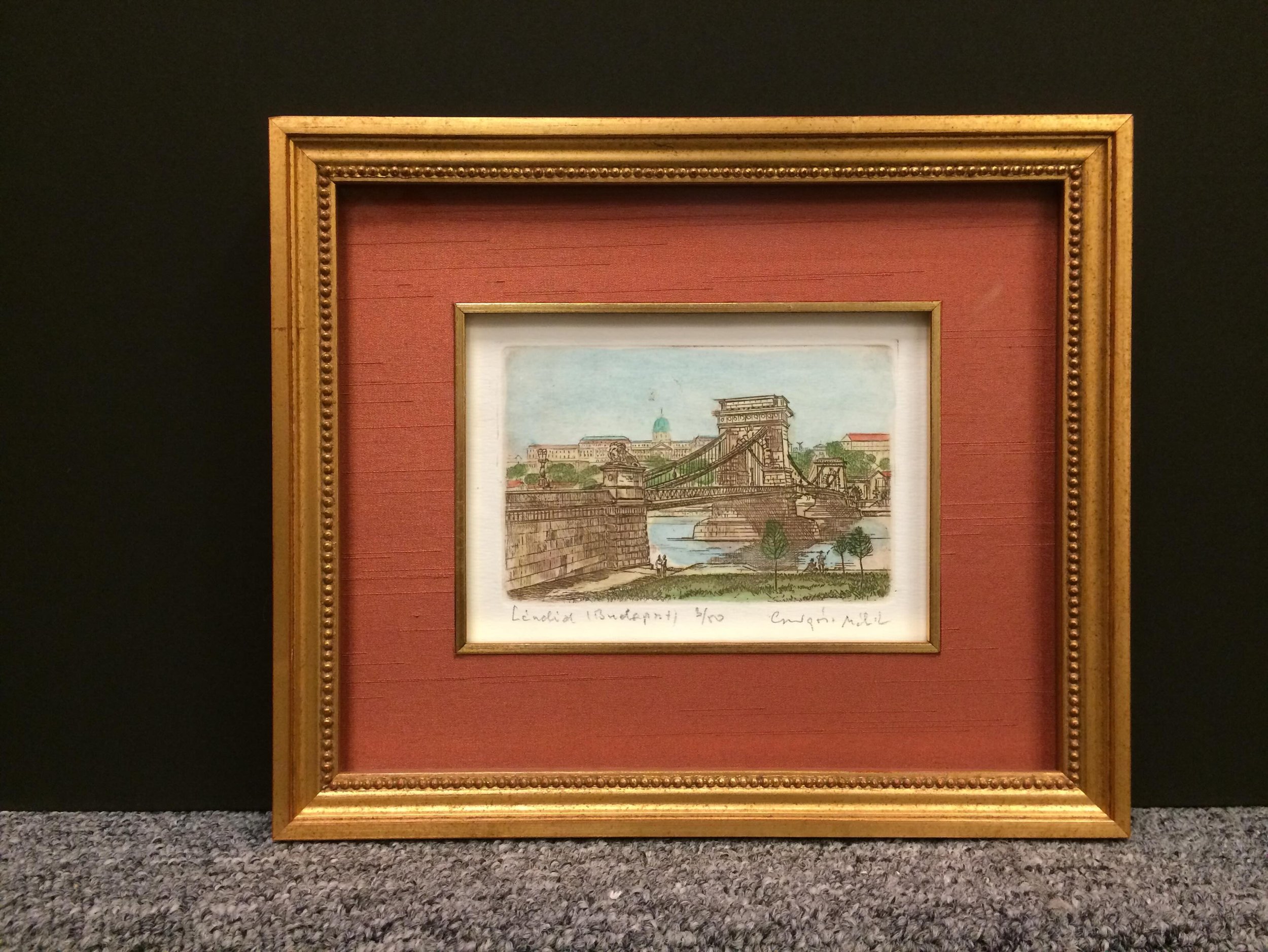 Tiny with an impact.  This very small etching has more presence with a colorful mat that draws your attention!
#framecraftersgallery #etchings #colorfulmats #cdnv #bonaircenter