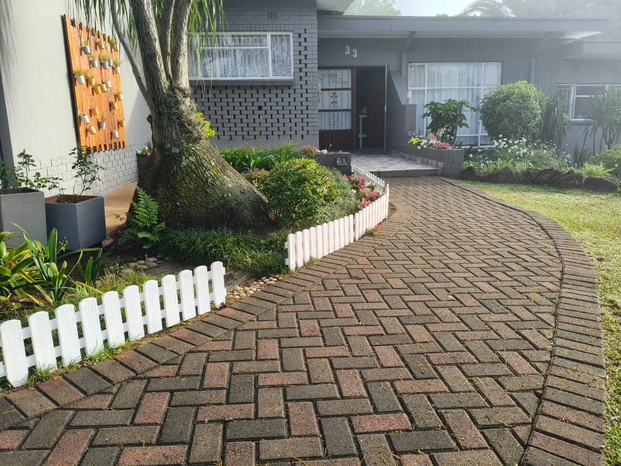 domed picket fence painted .jpg