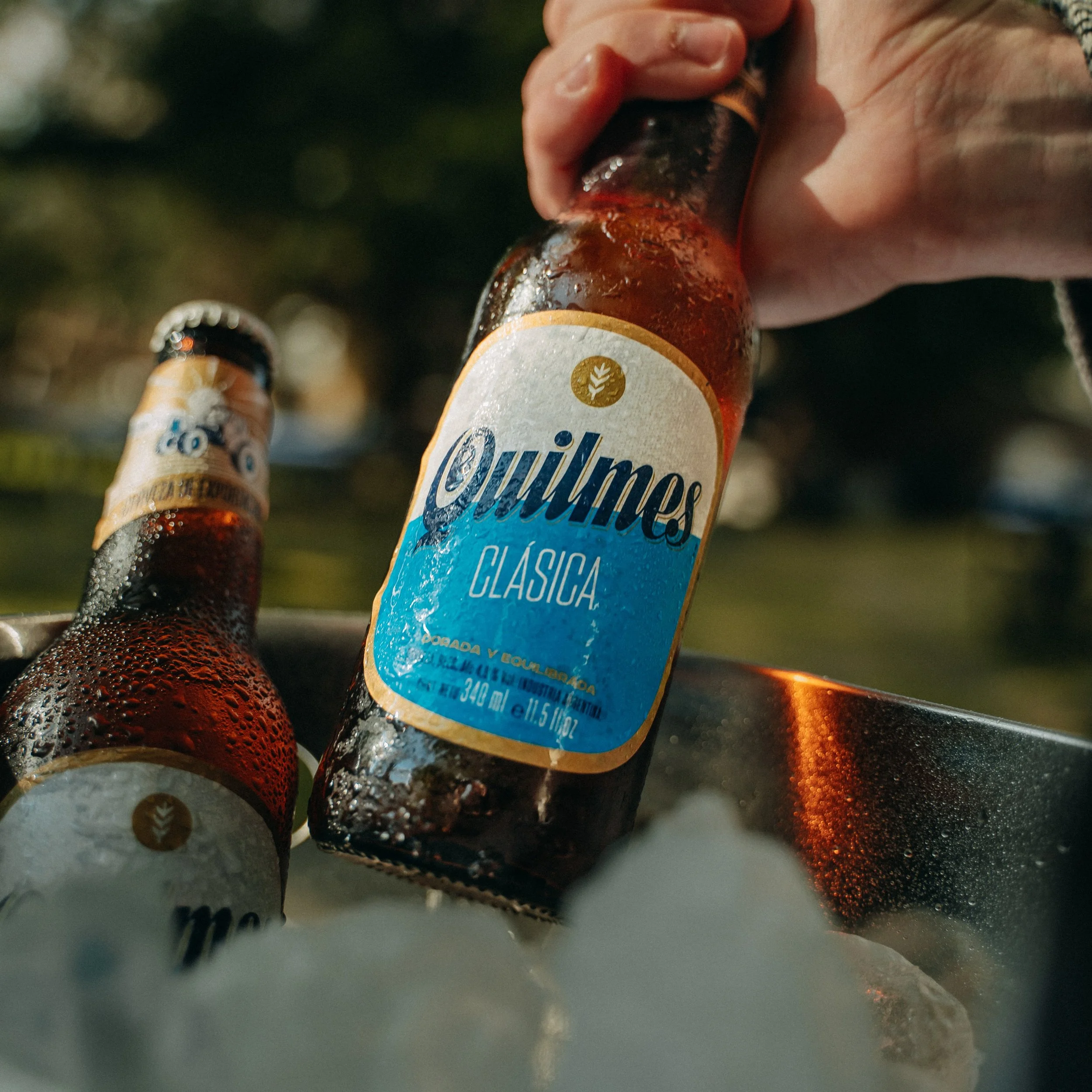 Few countries know how to do a heatwave quite like Argentina - &amp; few beers belong in one more than an ice-cold Quilmes... 🍺🧊

This liquid has lore: Quilmes Cl&aacute;sica is more than a lager - it&rsquo;s Argentinian heart &amp; soul bottled. I