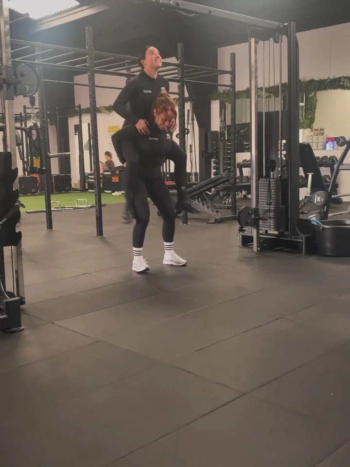 .

We had to jump on this one 

CRACKED IT 😂🐒🐒

And we&rsquo;re all about getting the little ones involved too and Liz didn&rsquo;t drop her so win win @alexandra_ejr 🙄😂

Who&rsquo;s having a go this week?! 

#swingchallenge 
#redefinechallenges