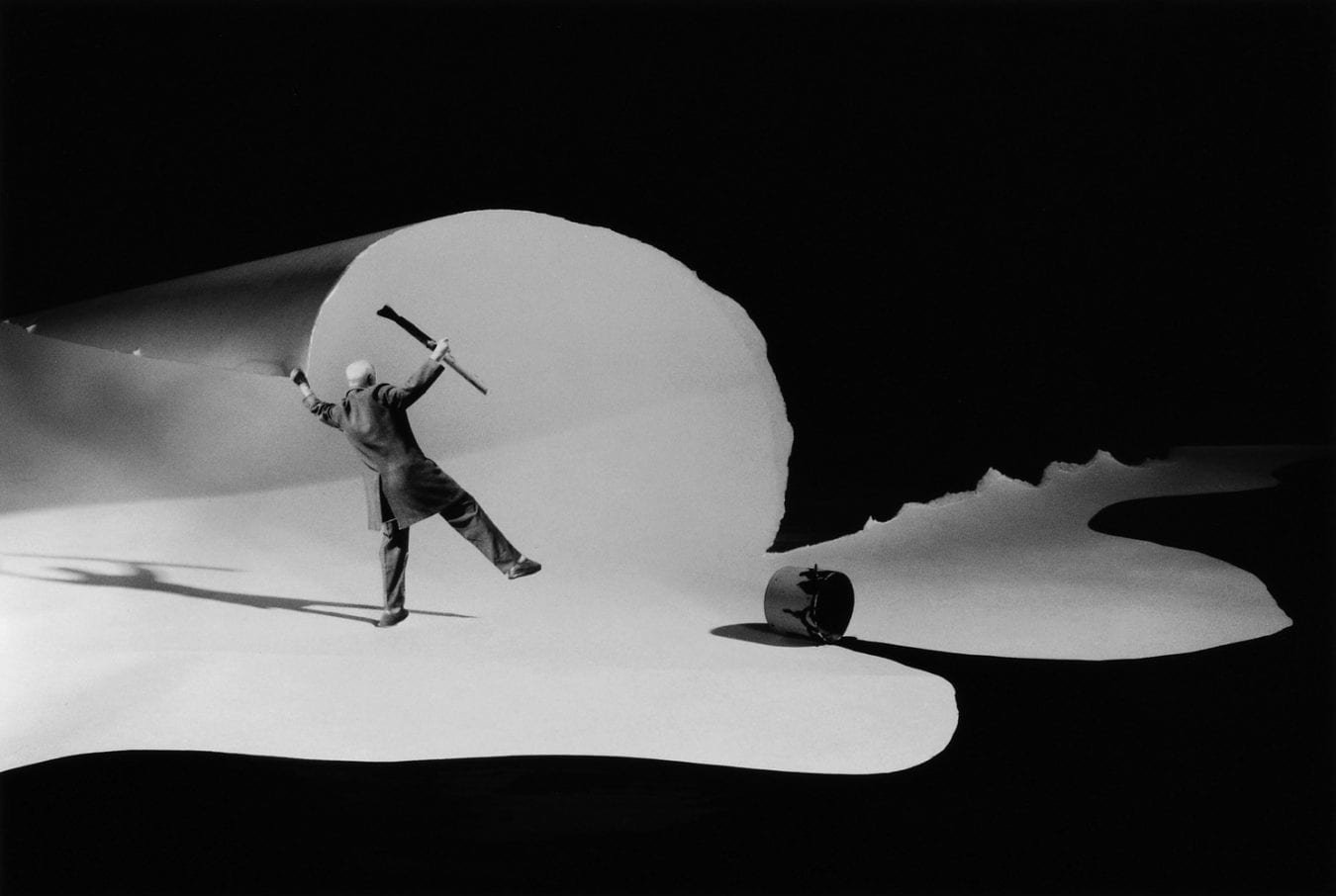 Gilbert Garcin, “Tourner la page – Turning over a new leaf”, 2004, Silver gelatin photograph
