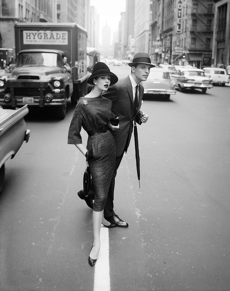 William Helburn, Simone D’Aillencourt Crossing the Street, Park Ave., New York, 1939, Silver gelatin photograph