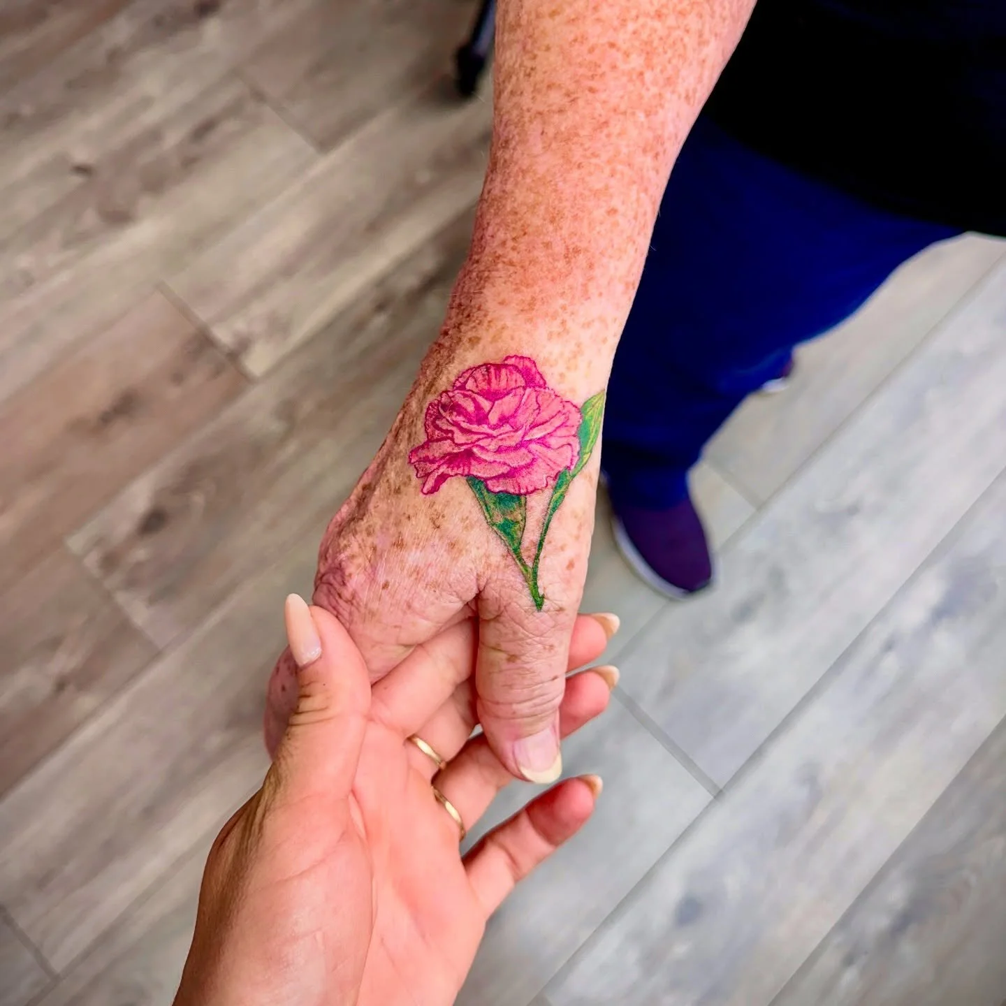 💓

_______________________________
#tattoo #floraltattoo #handtattoo #tatts #newcastleupontyne