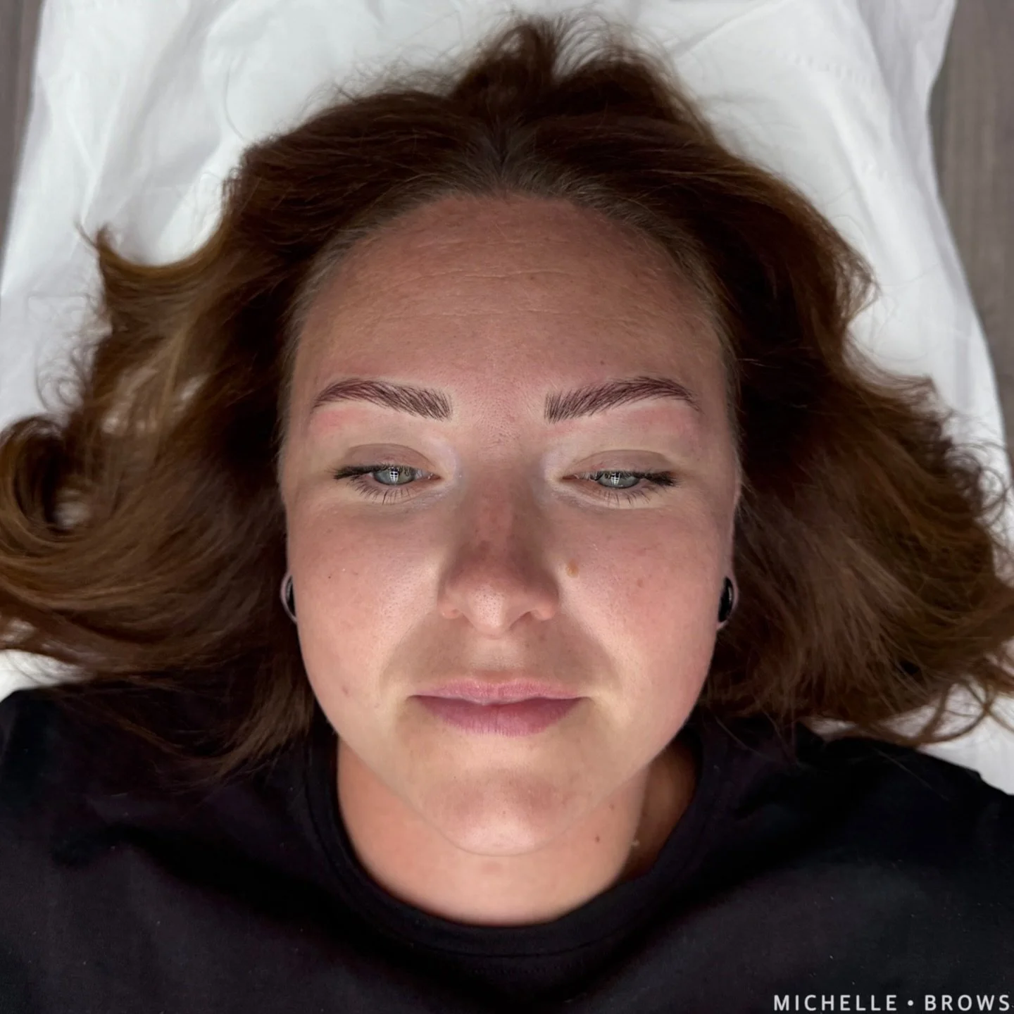 B e f o r e &amp;  A f t e r 

Realism hairstrokes for Kelsey 
My client has been experiencing hair loss particularly in her brows.
She wanted a natural yet full look 

We are so please with the results 🤍

#pmu #cosmetictattoo #tattoo #brows #realis