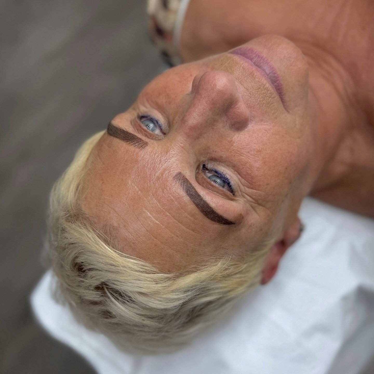 Combination brow transformation&hellip;

My client was use to getting her brows tinted / HD brows so she wanted a shaded brow with hair-strokes to mimic that long lasting tint look.

Defined and structured 💫

The colour will heal around 20-30% softe