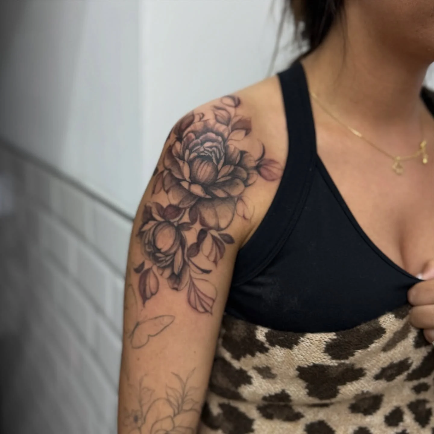 Floral shoulder for Chelsea ✨✨✨
The very start of a sleeve 

#tattoo #floraltattoo #fineline #floralsleeve #newcastletattoo